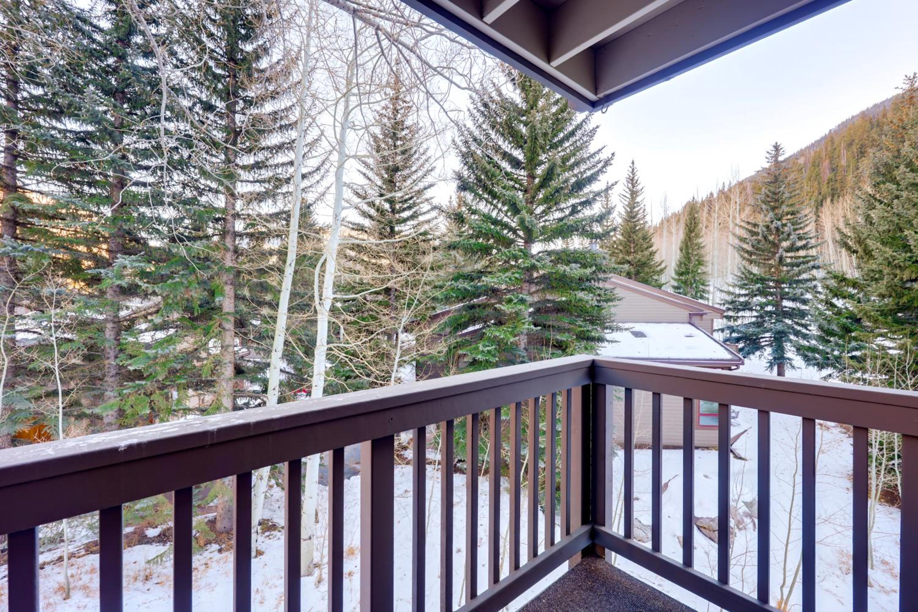 5 Mi to Vail Ski Resort! Cozy Condo with Mtn Views