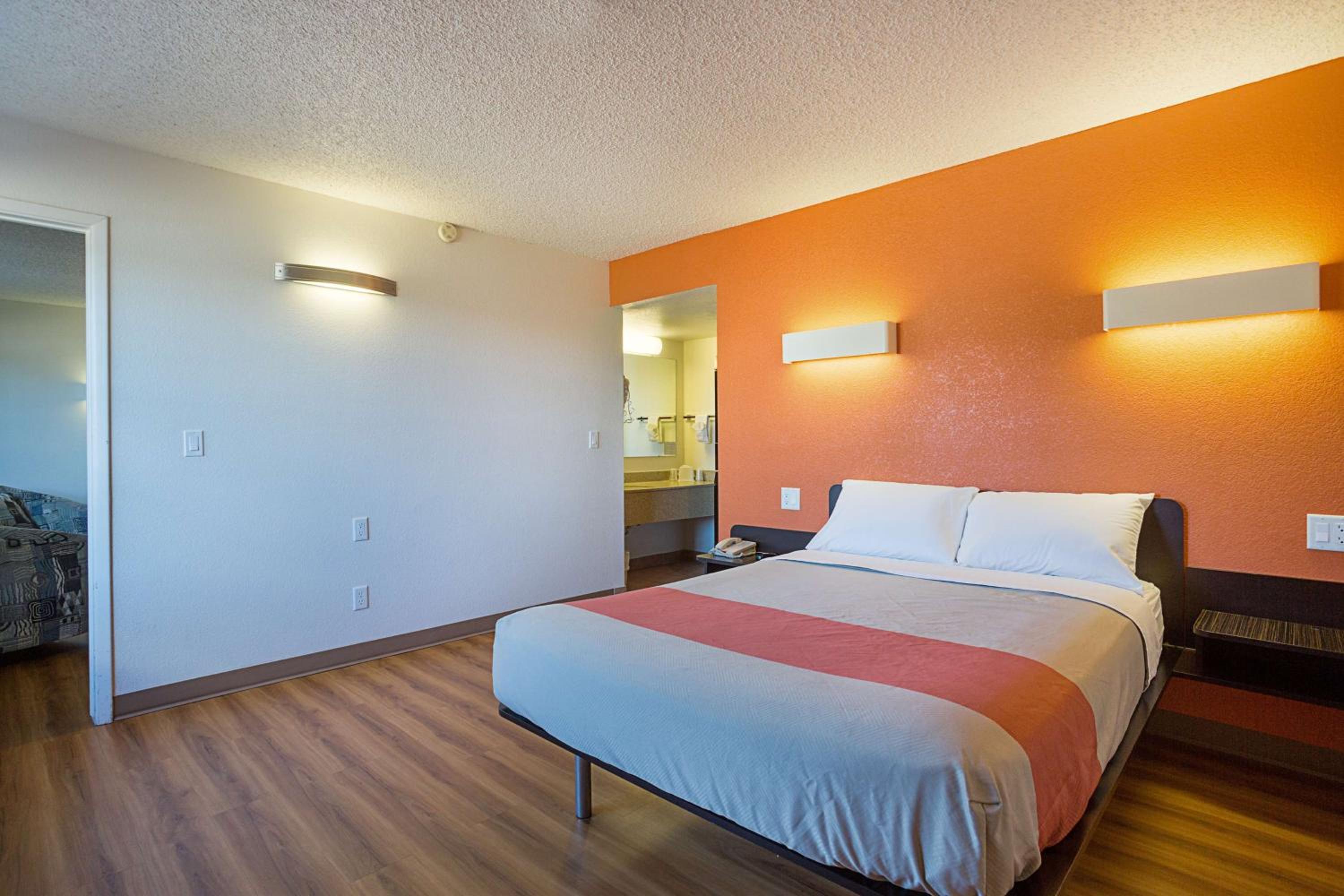 Williams Vacations - Motel 6-Williams, AZ - West - Grand Canyon - Property Image 2