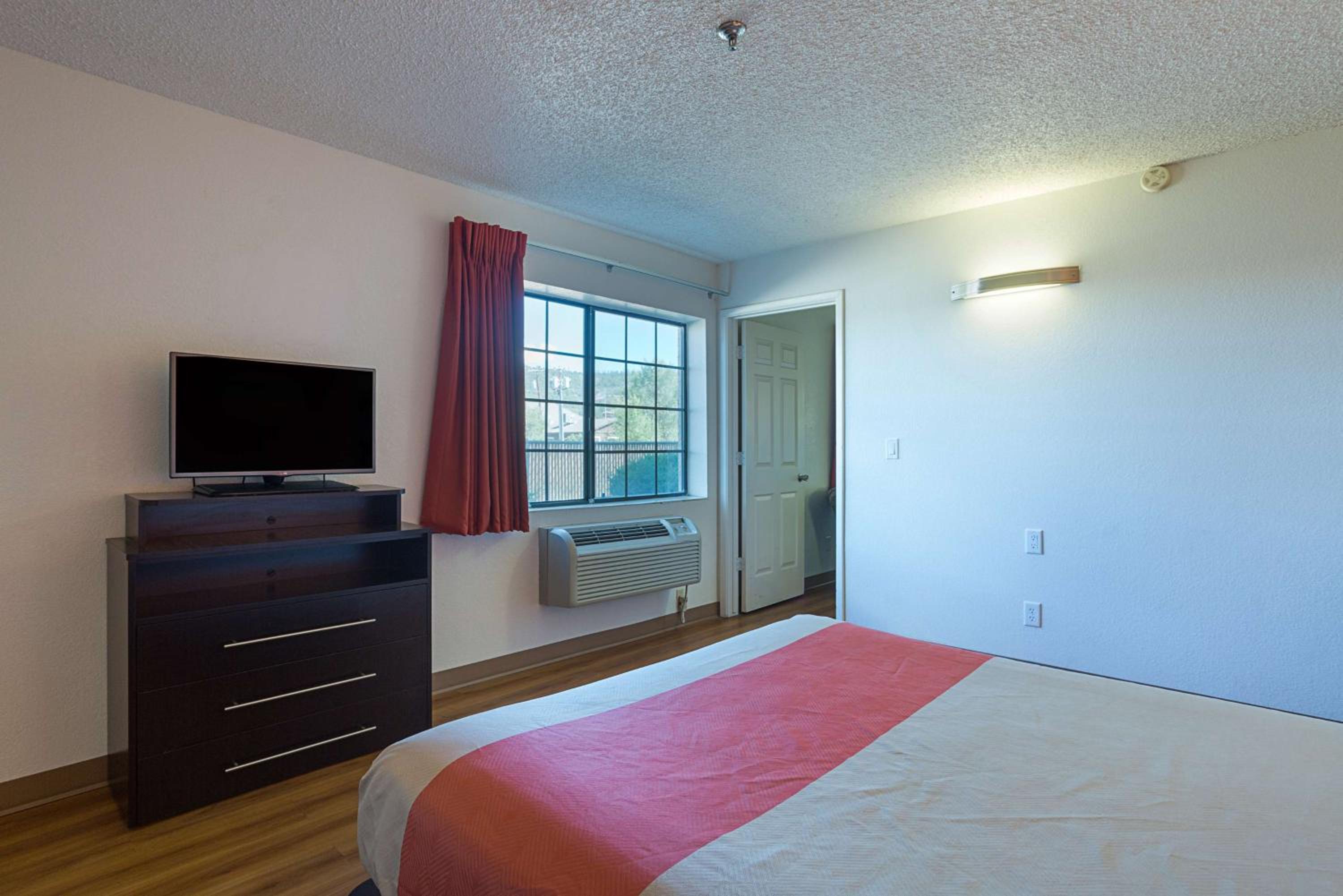 Williams Vacations - Motel 6-Williams, AZ - West - Grand Canyon - Property Image 3