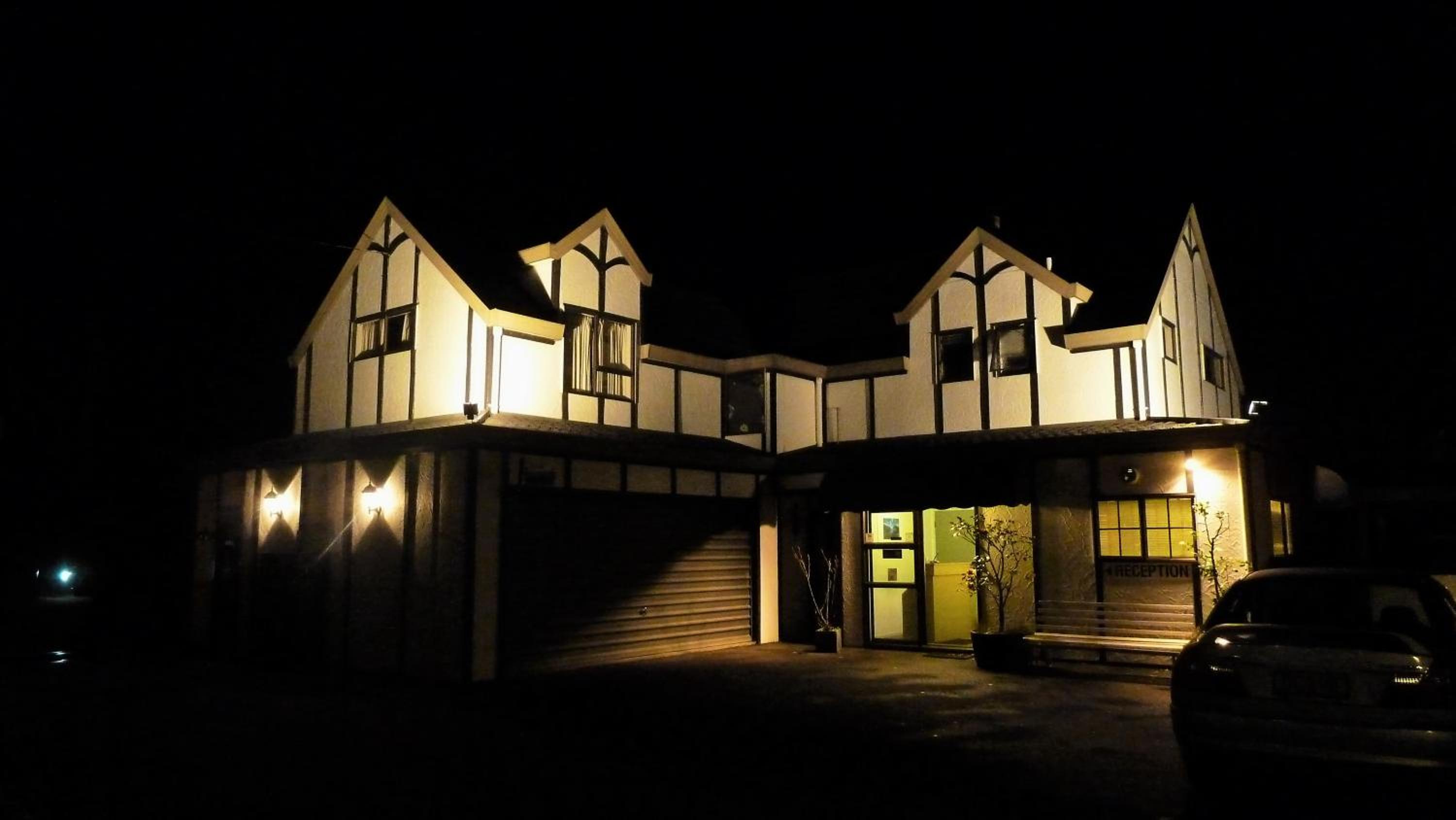 Tudor Lodge Motel
