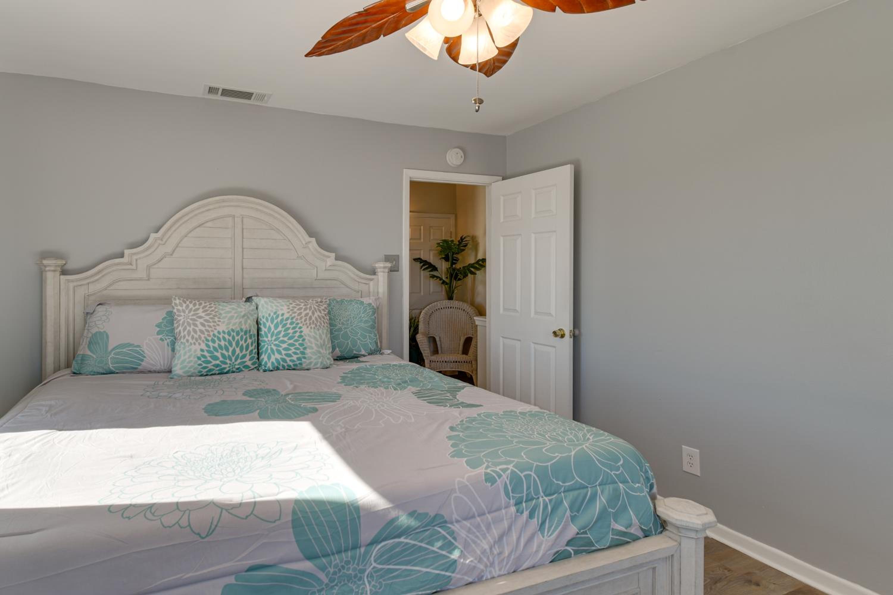 Absolute Best Location! Heart of Gulf Shores Condo