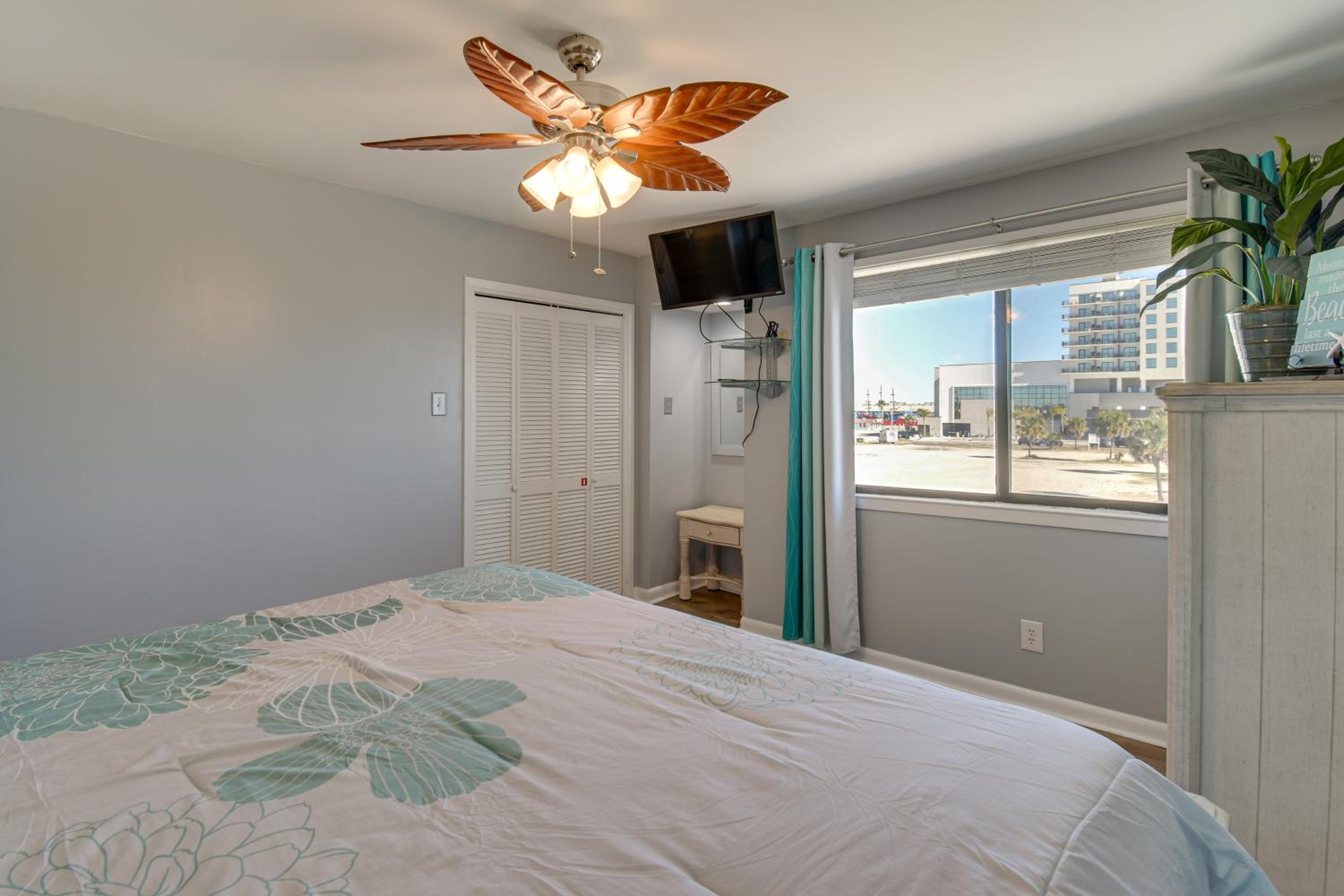 Absolute Best Location! Heart of Gulf Shores Condo