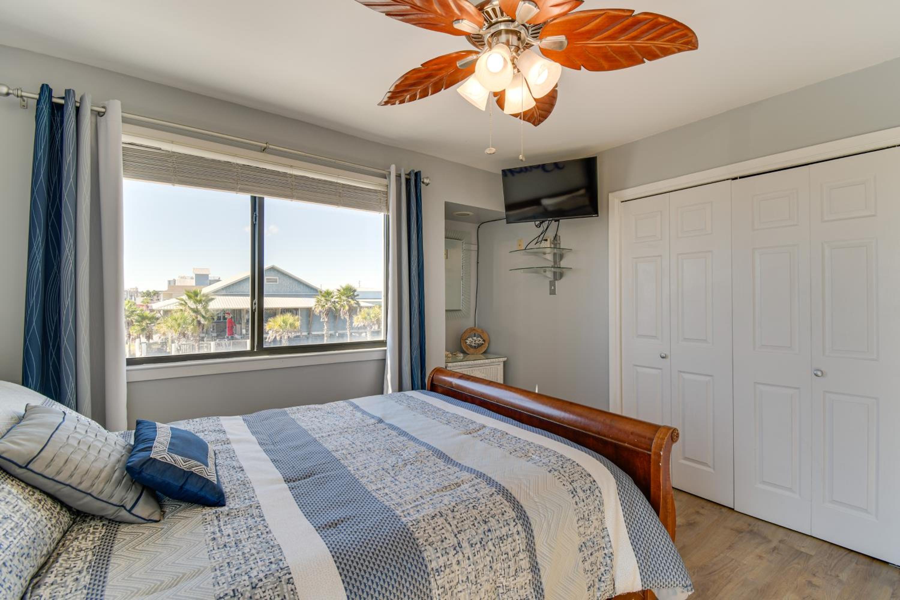 Absolute Best Location! Heart of Gulf Shores Condo