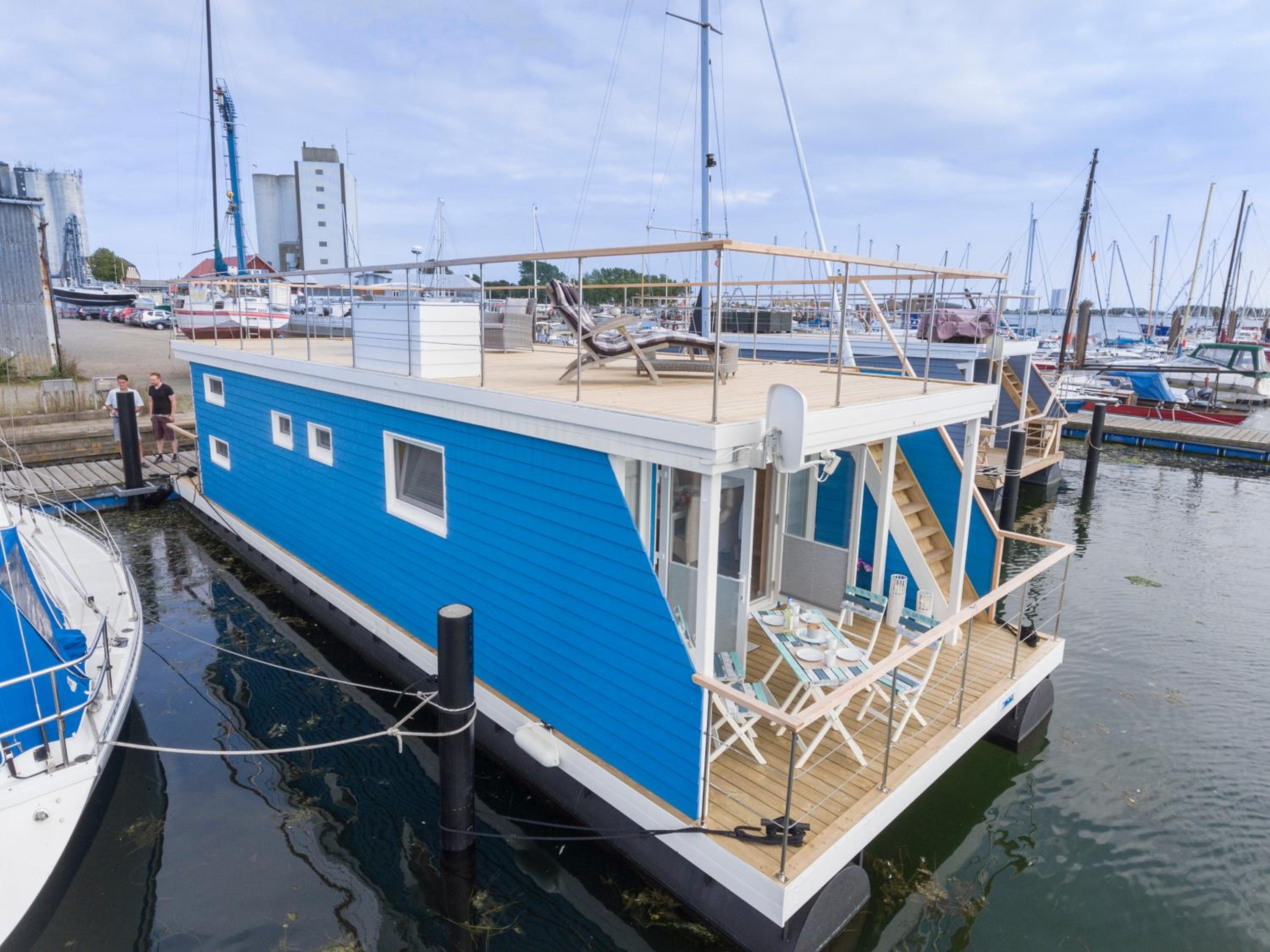 Ferienhaus auf dem Wasser - Hausboot Antje Frieda
