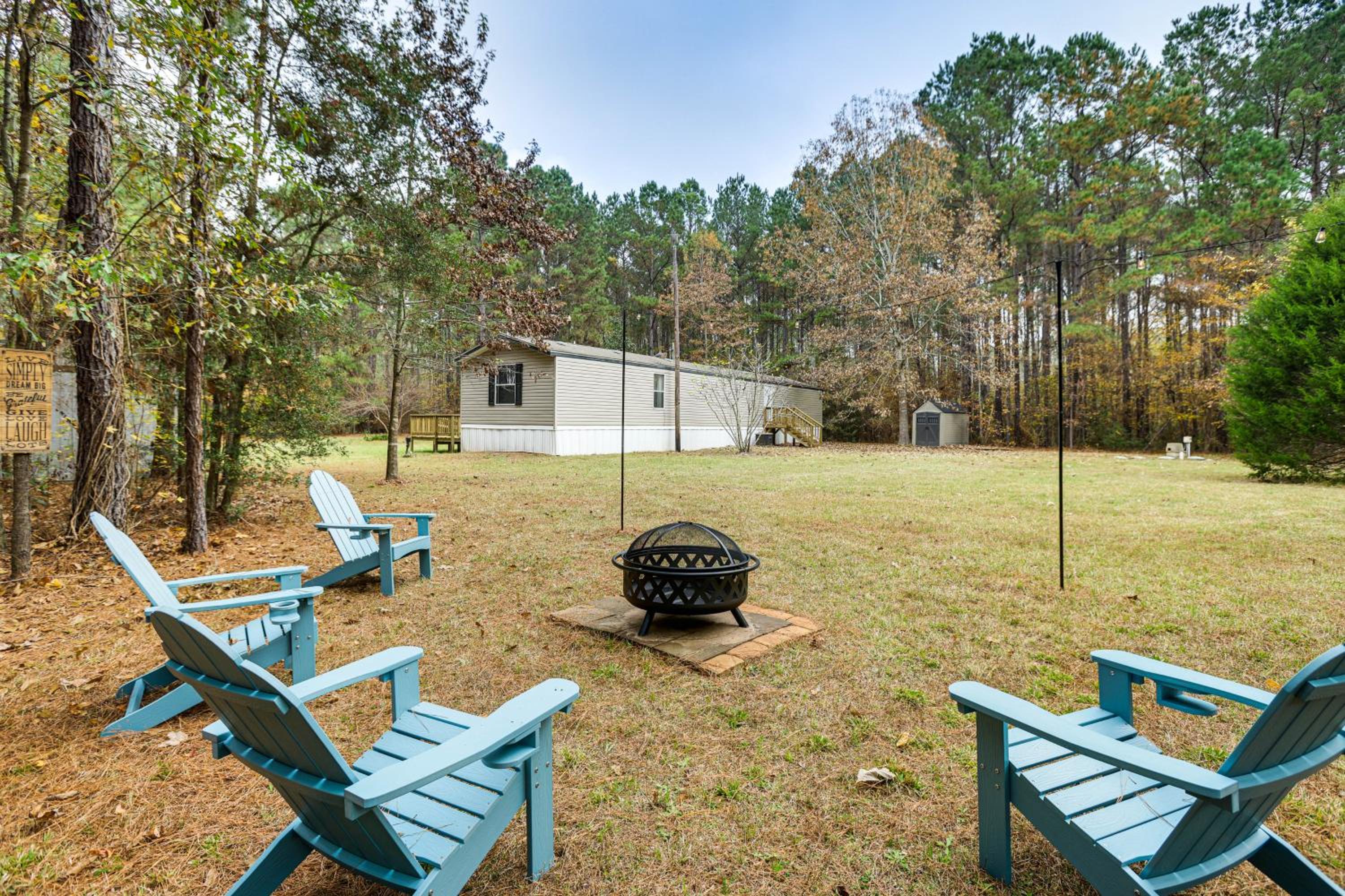 Hike, Bike and Boat Peaceful Piney Woods Home!