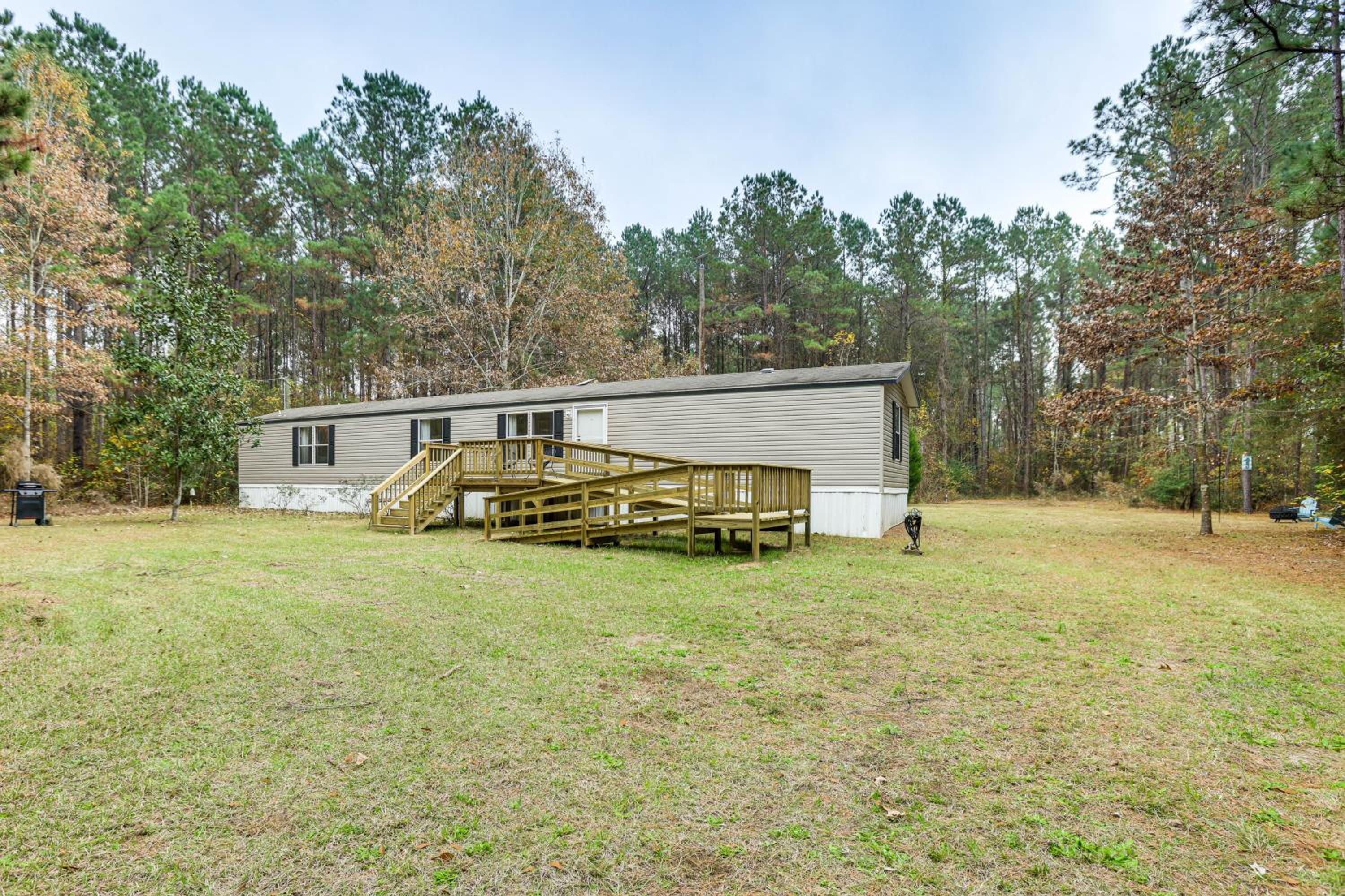 Hike, Bike and Boat Peaceful Piney Woods Home!