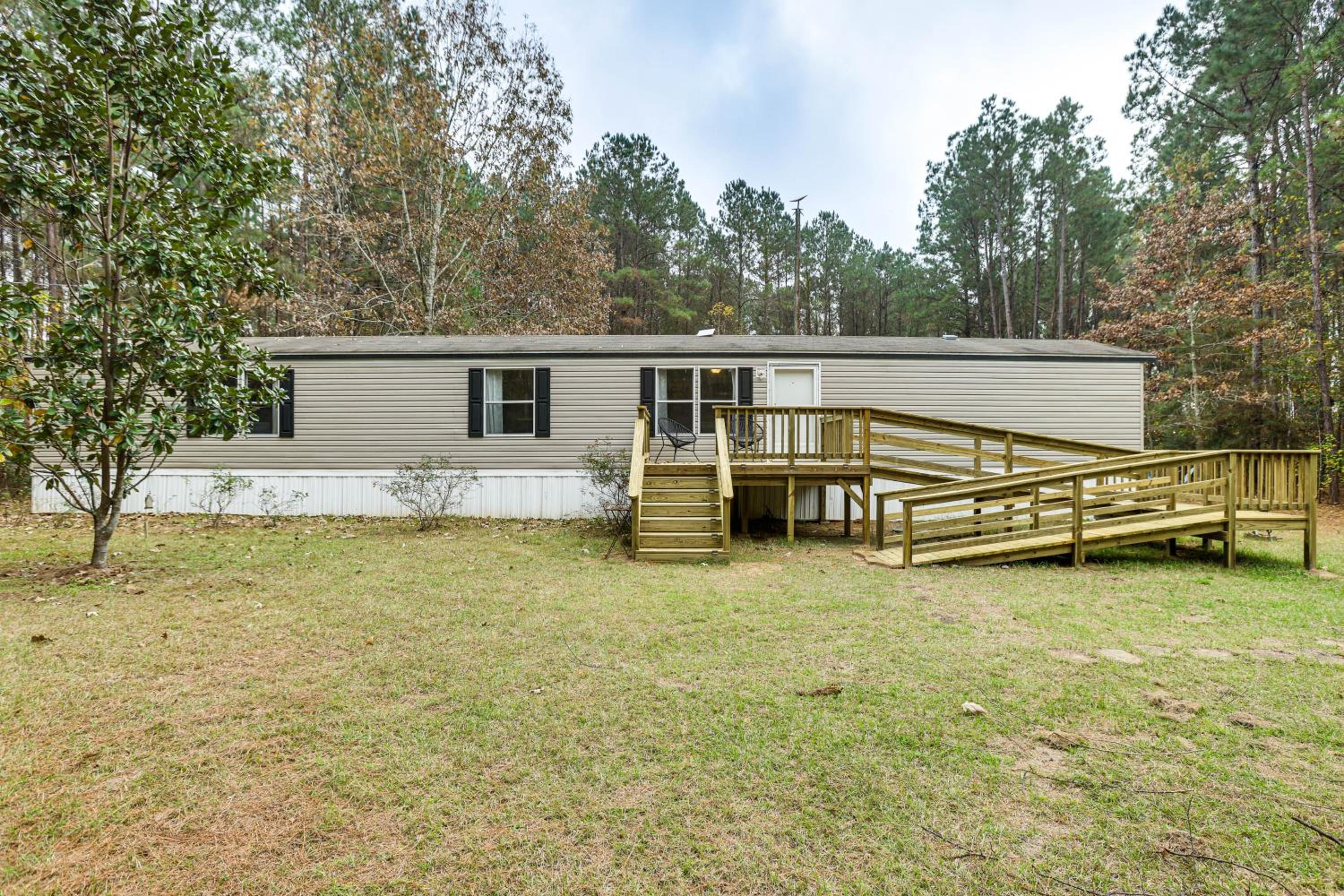 Hike, Bike and Boat Peaceful Piney Woods Home!