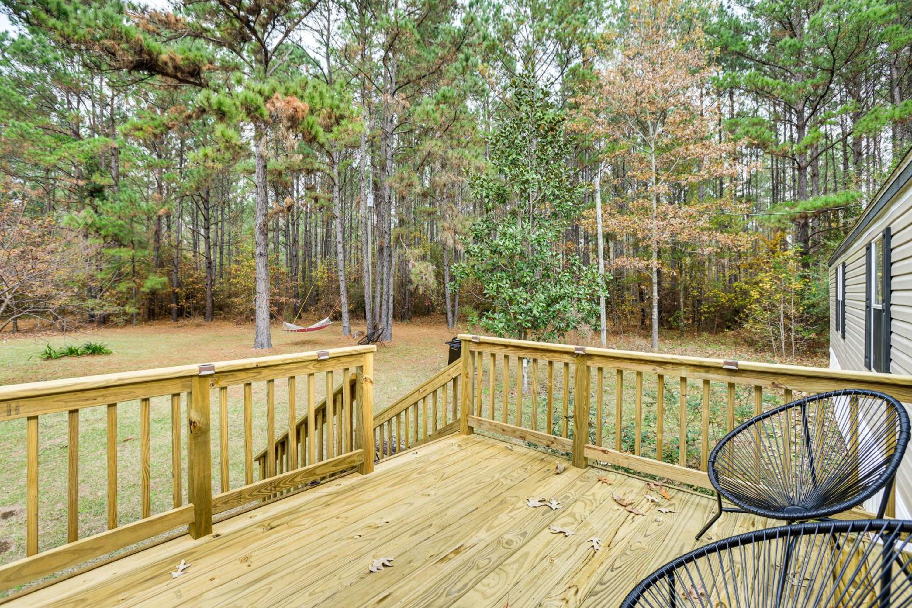 Hike, Bike and Boat Peaceful Piney Woods Home!