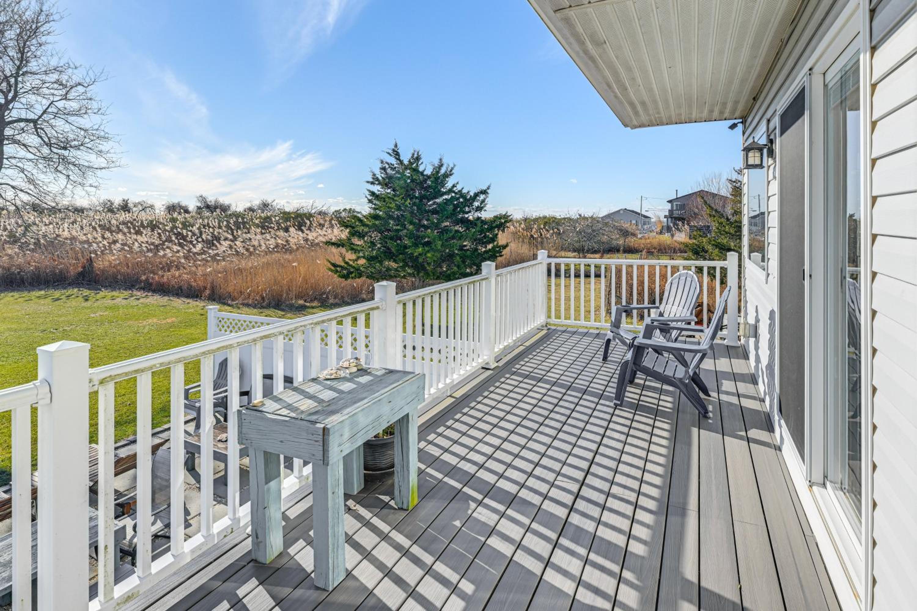 1 Block to Bellport Bay! Scenic Hamptons Hideaway