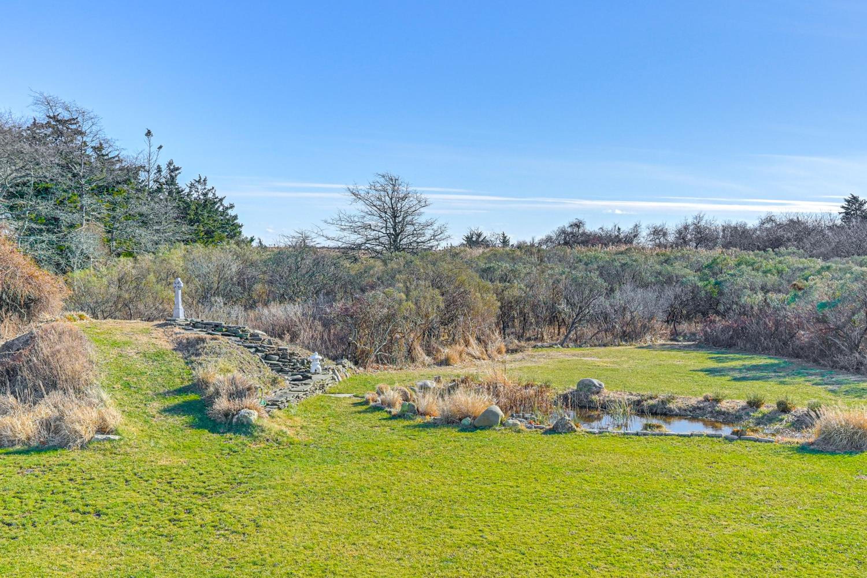 1 Block to Bellport Bay! Scenic Hamptons Hideaway