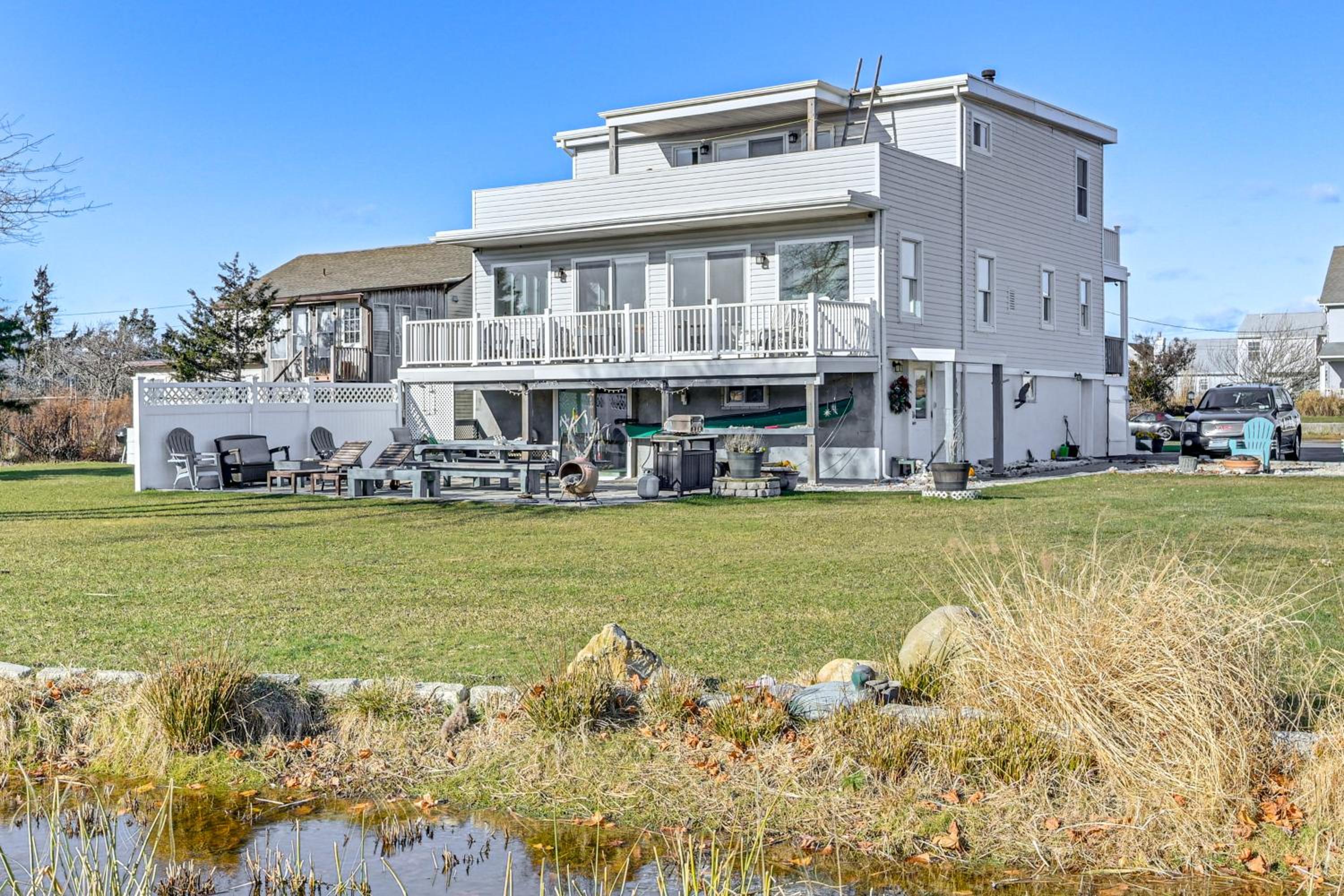 1 Block to Bellport Bay! Scenic Hamptons Hideaway