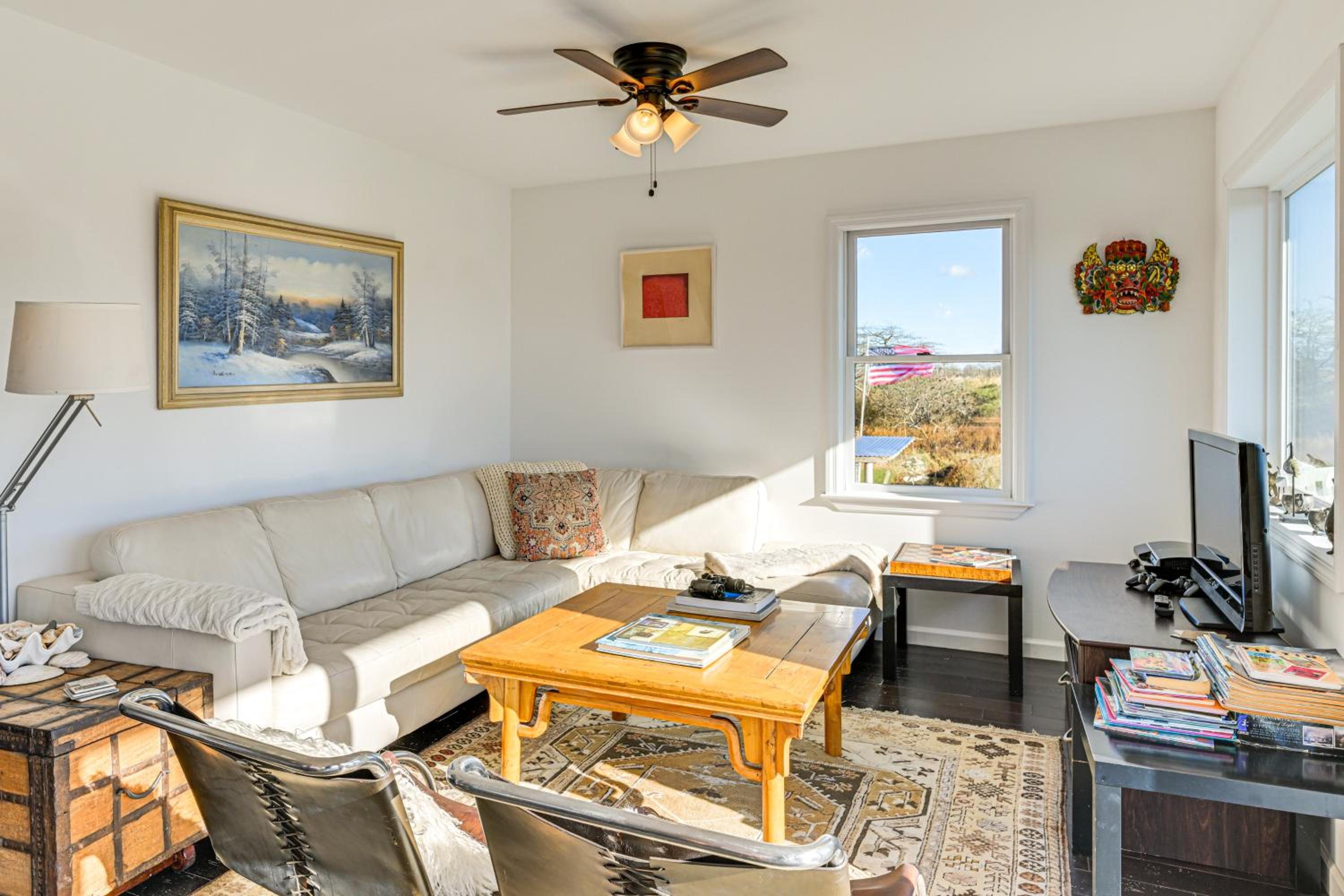 1 Block to Bellport Bay! Scenic Hamptons Hideaway