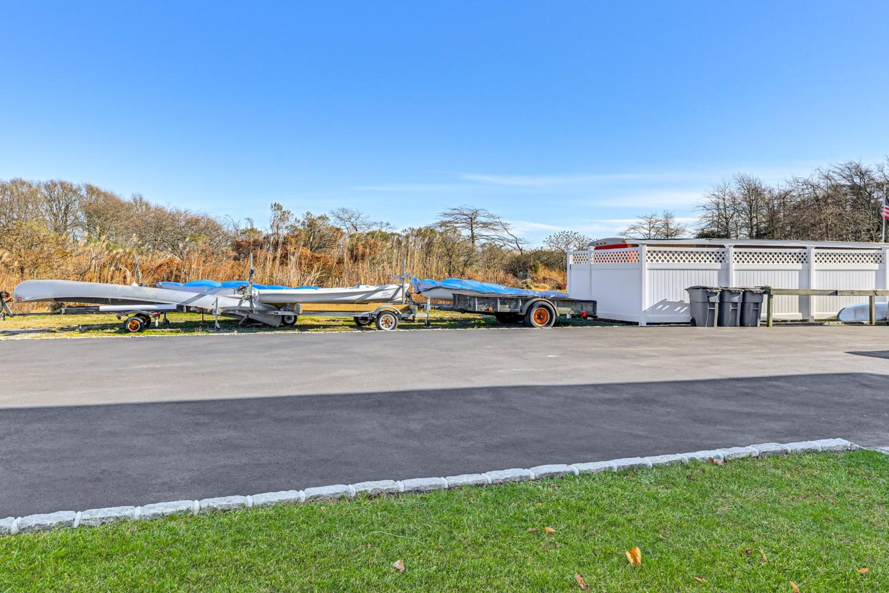 1 Block to Bellport Bay! Scenic Hamptons Hideaway