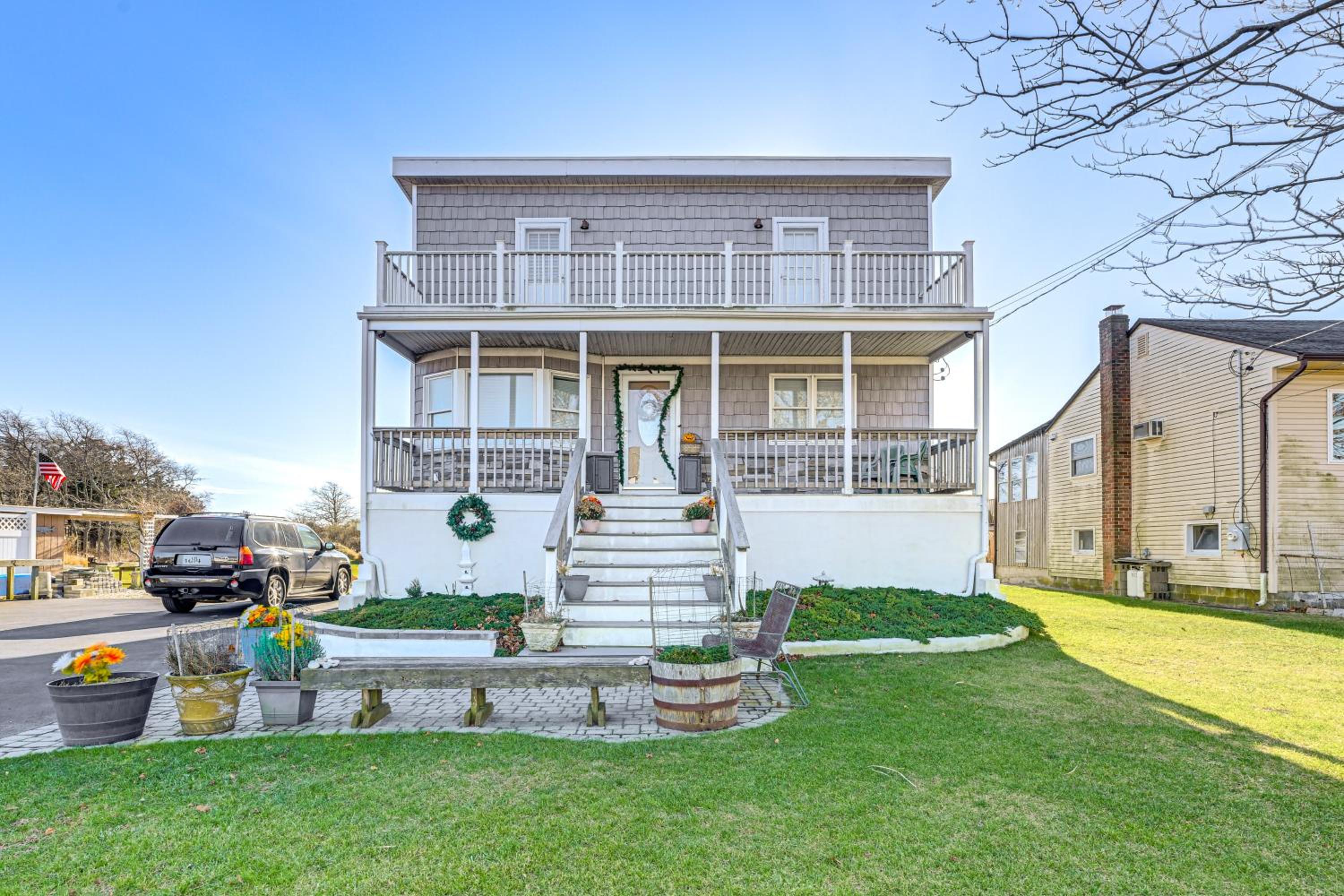 1 Block to Bellport Bay! Scenic Hamptons Hideaway