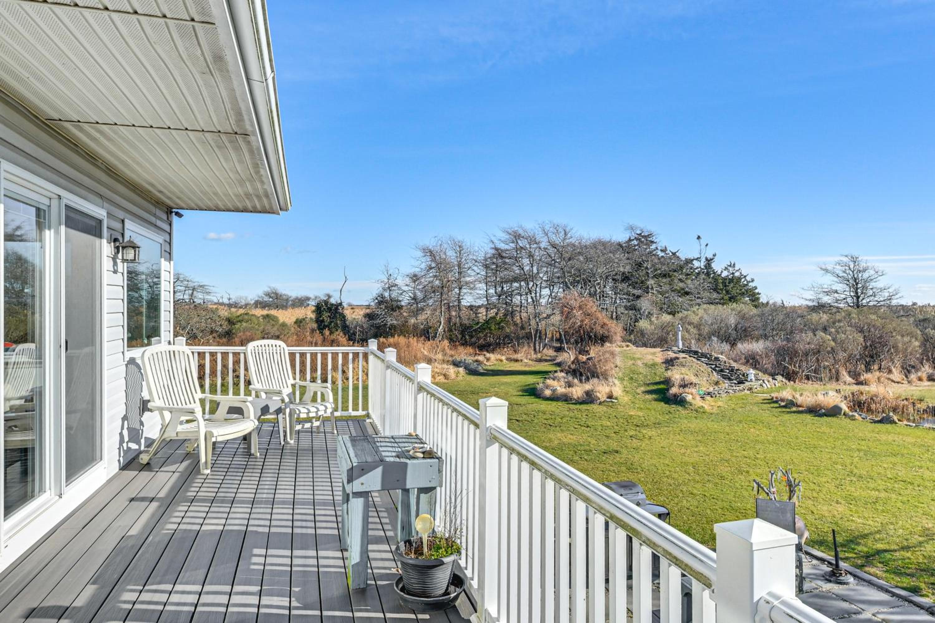1 Block to Bellport Bay! Scenic Hamptons Hideaway