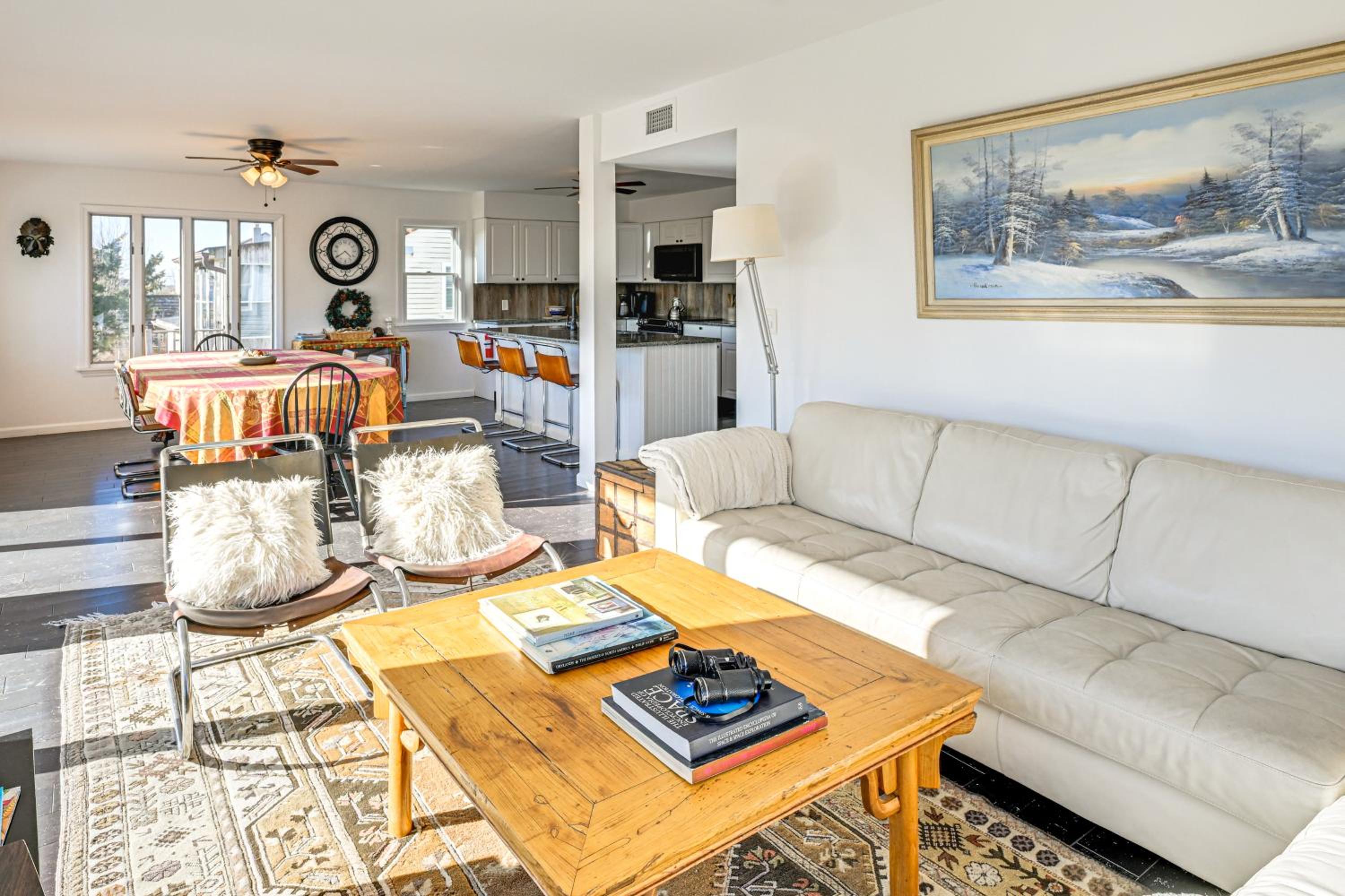 1 Block to Bellport Bay! Scenic Hamptons Hideaway