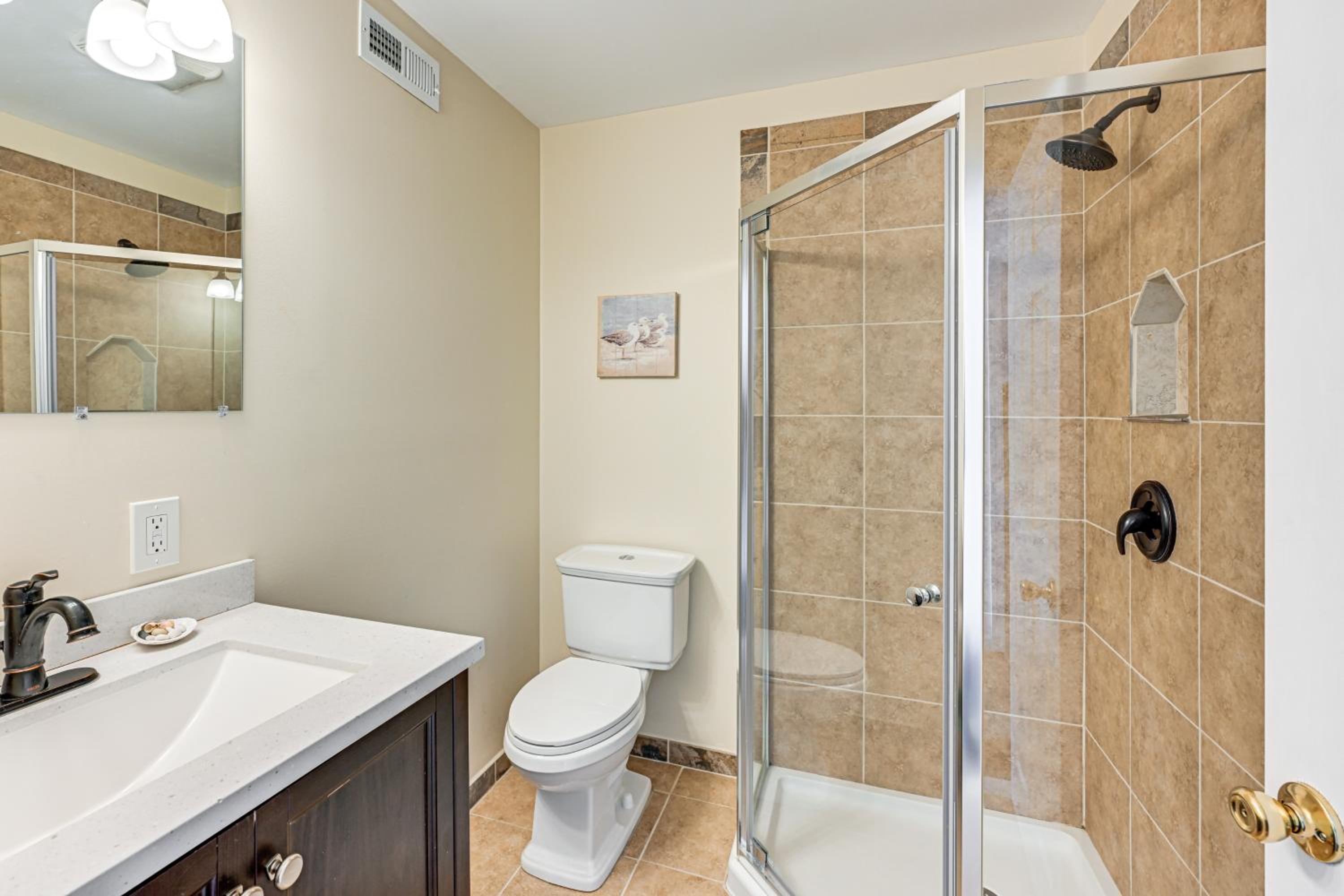 1 Block to Bellport Bay! Scenic Hamptons Hideaway