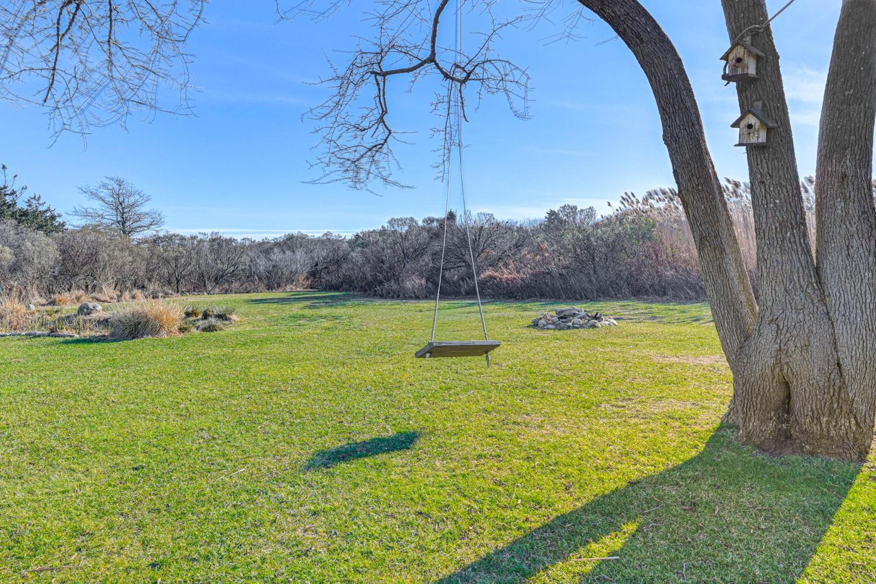 1 Block to Bellport Bay! Scenic Hamptons Hideaway