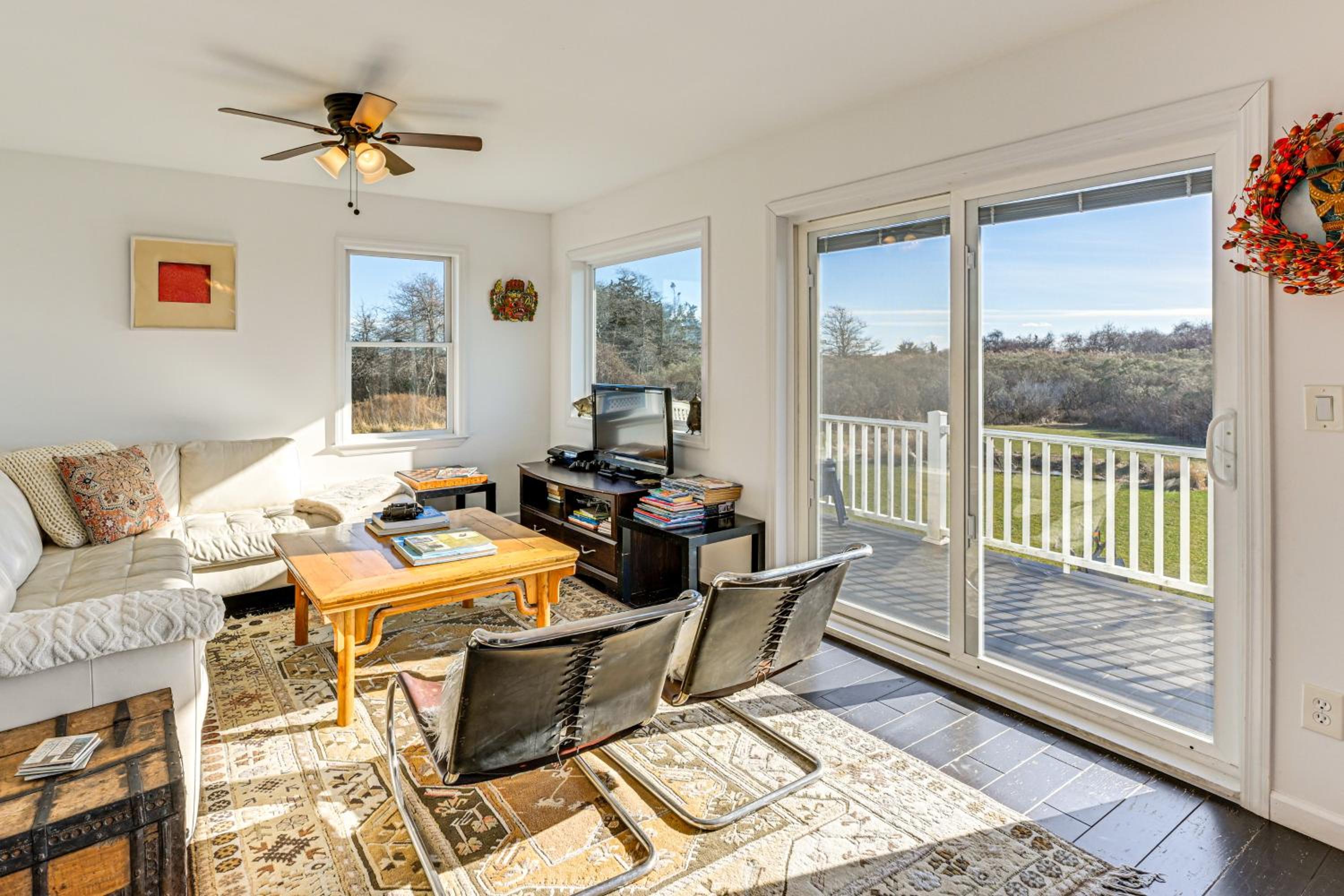 1 Block to Bellport Bay! Scenic Hamptons Hideaway