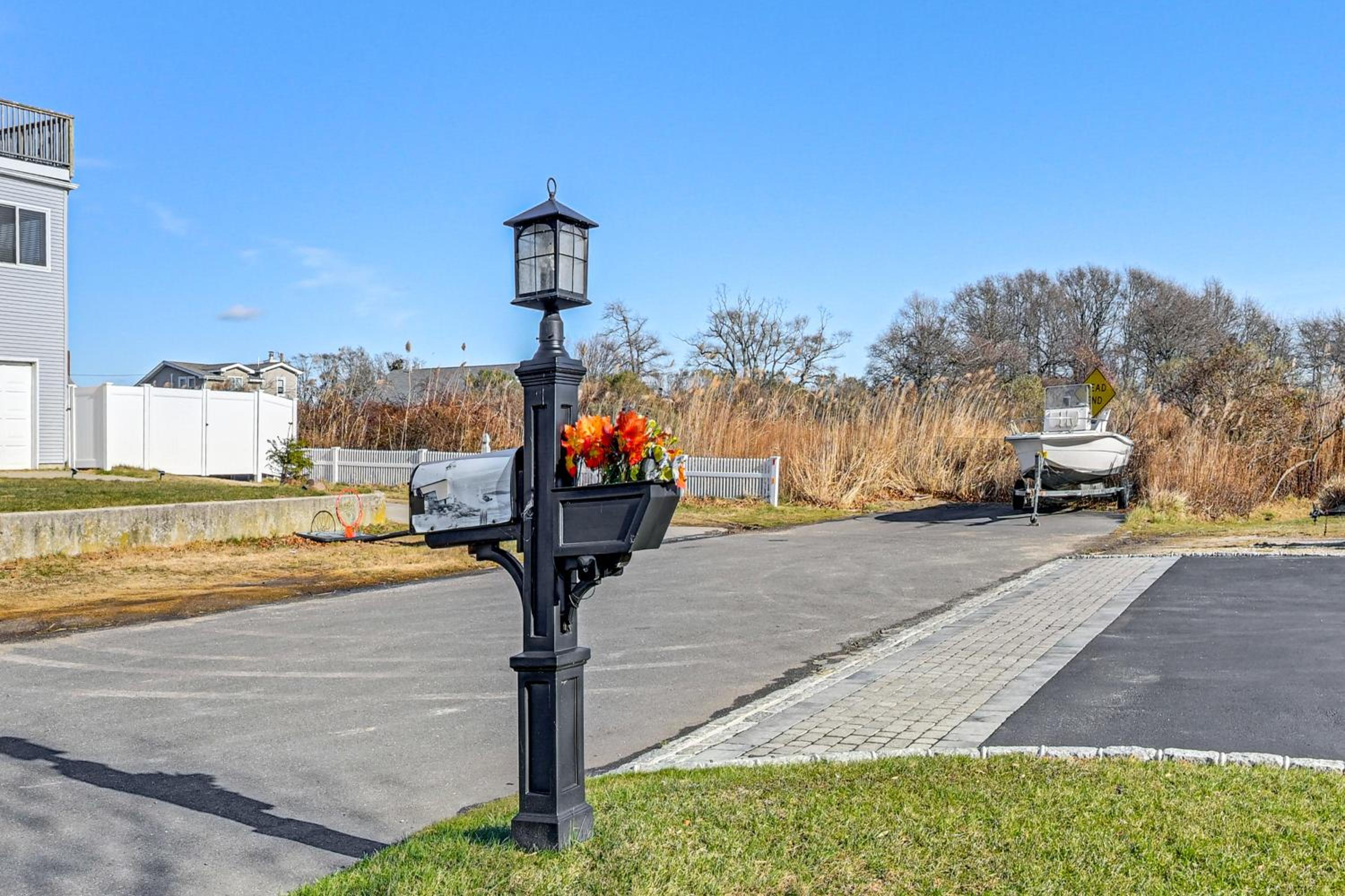 1 Block to Bellport Bay! Scenic Hamptons Hideaway