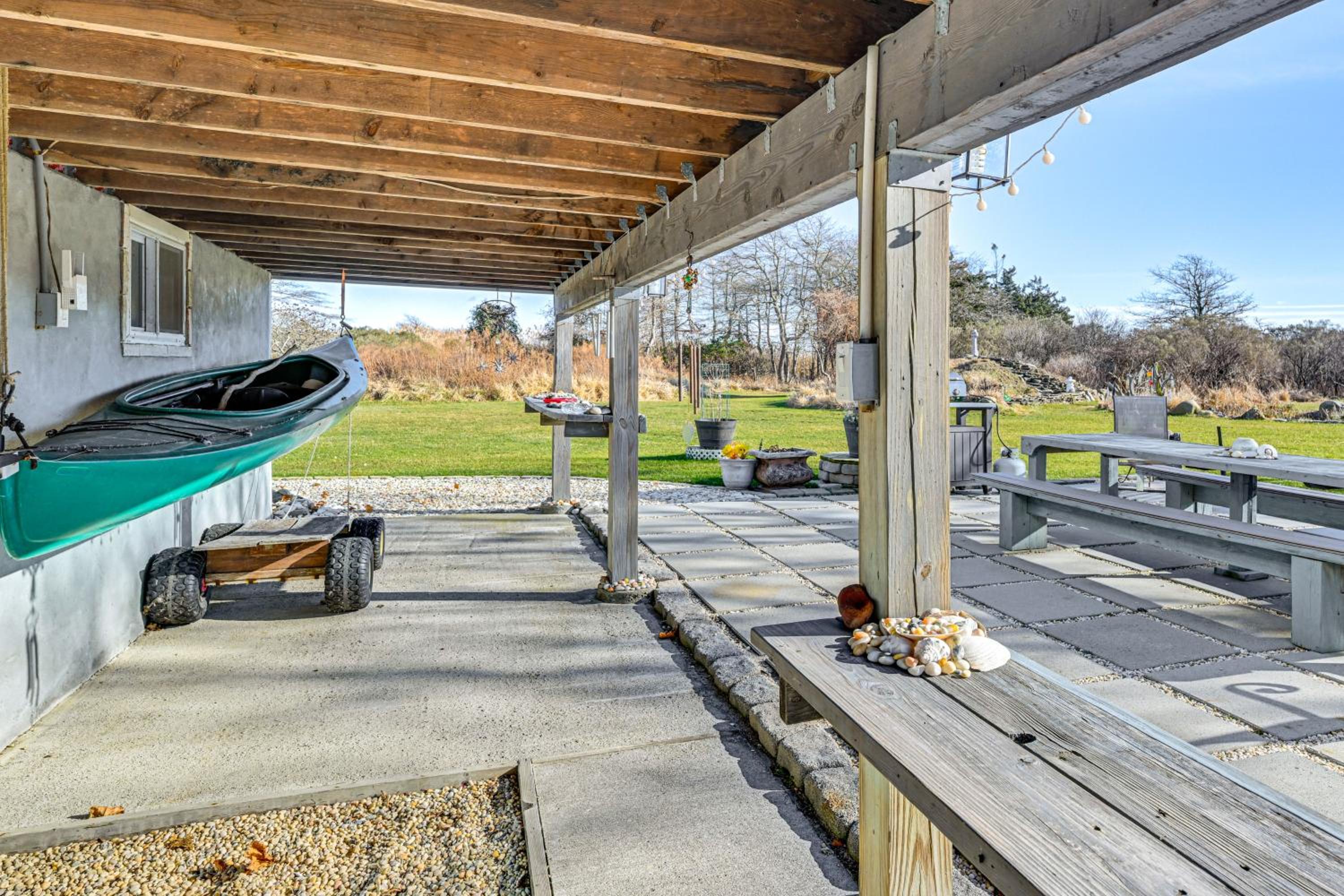 1 Block to Bellport Bay! Scenic Hamptons Hideaway