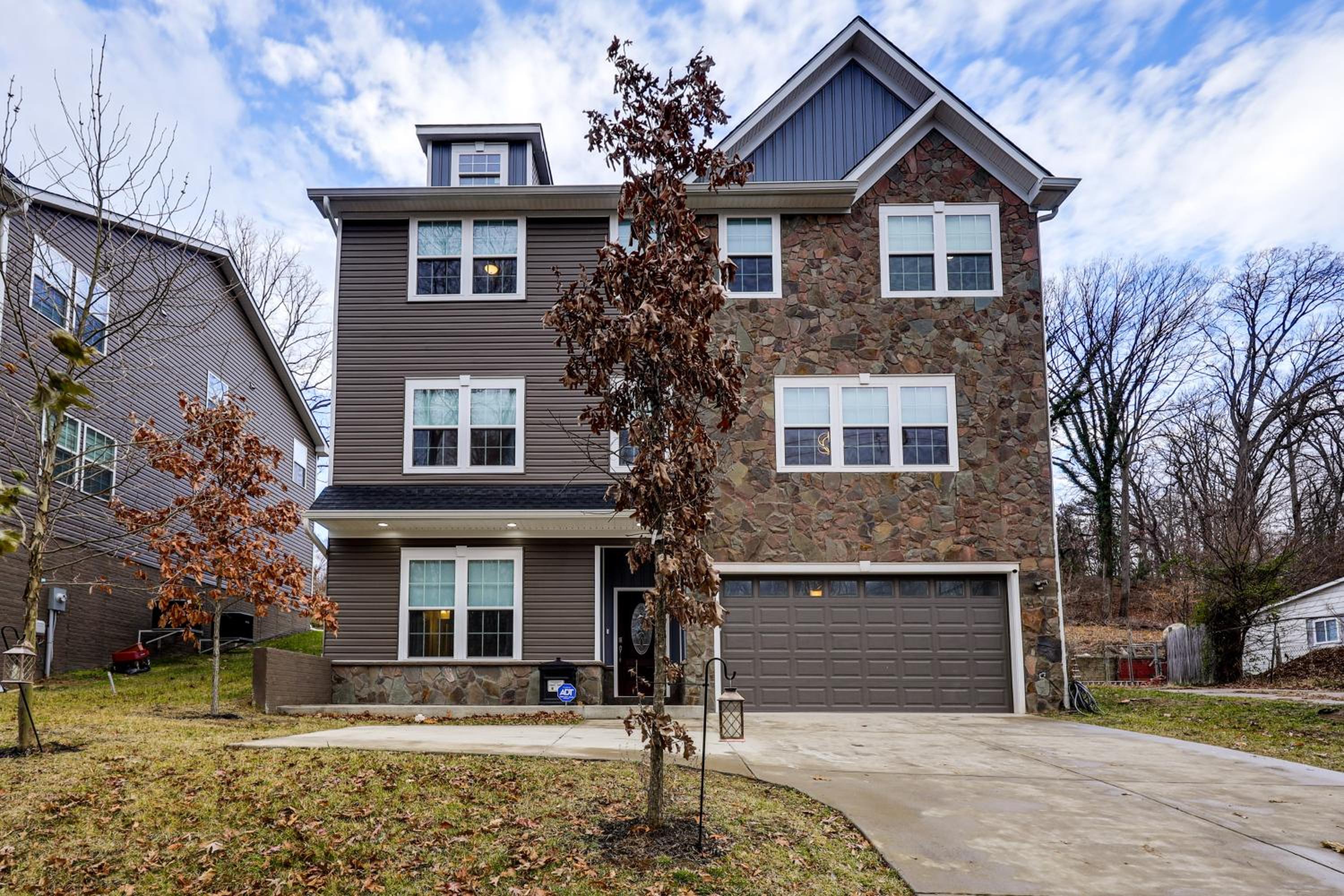 1 Mile to Quantico 5BR Home with Game Room!