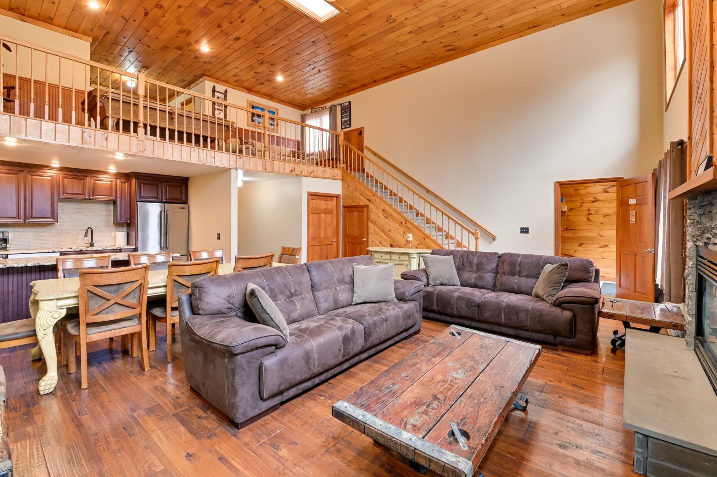Walk to Hunter Village! Family Ski Retreat with Deck