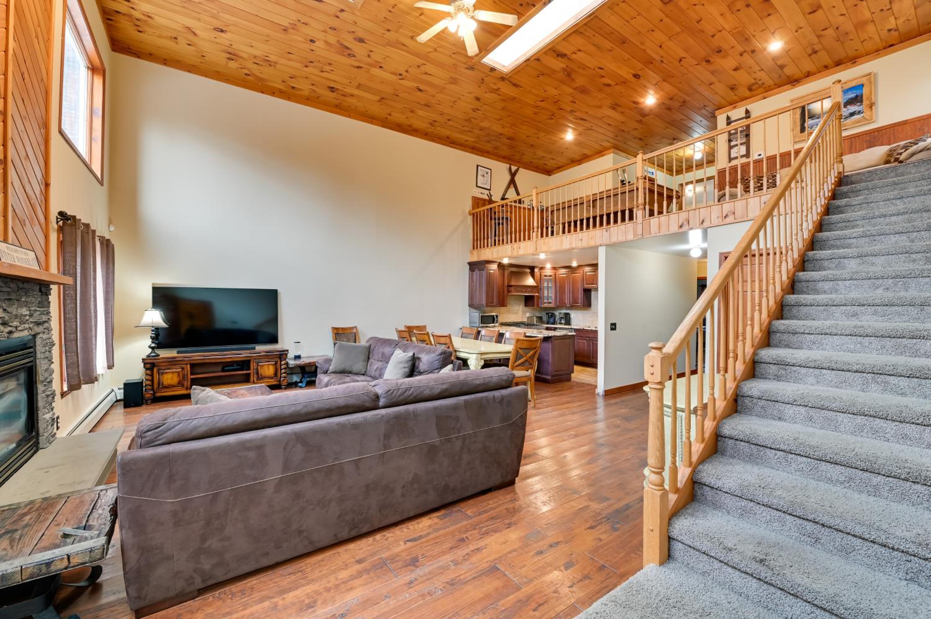 Walk to Hunter Village! Family Ski Retreat with Deck