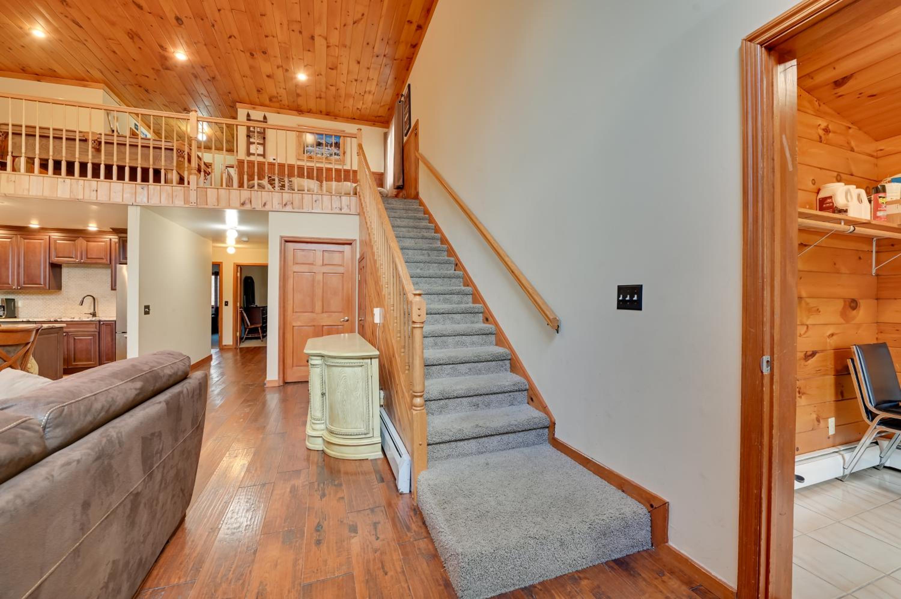Walk to Hunter Village! Family Ski Retreat with Deck