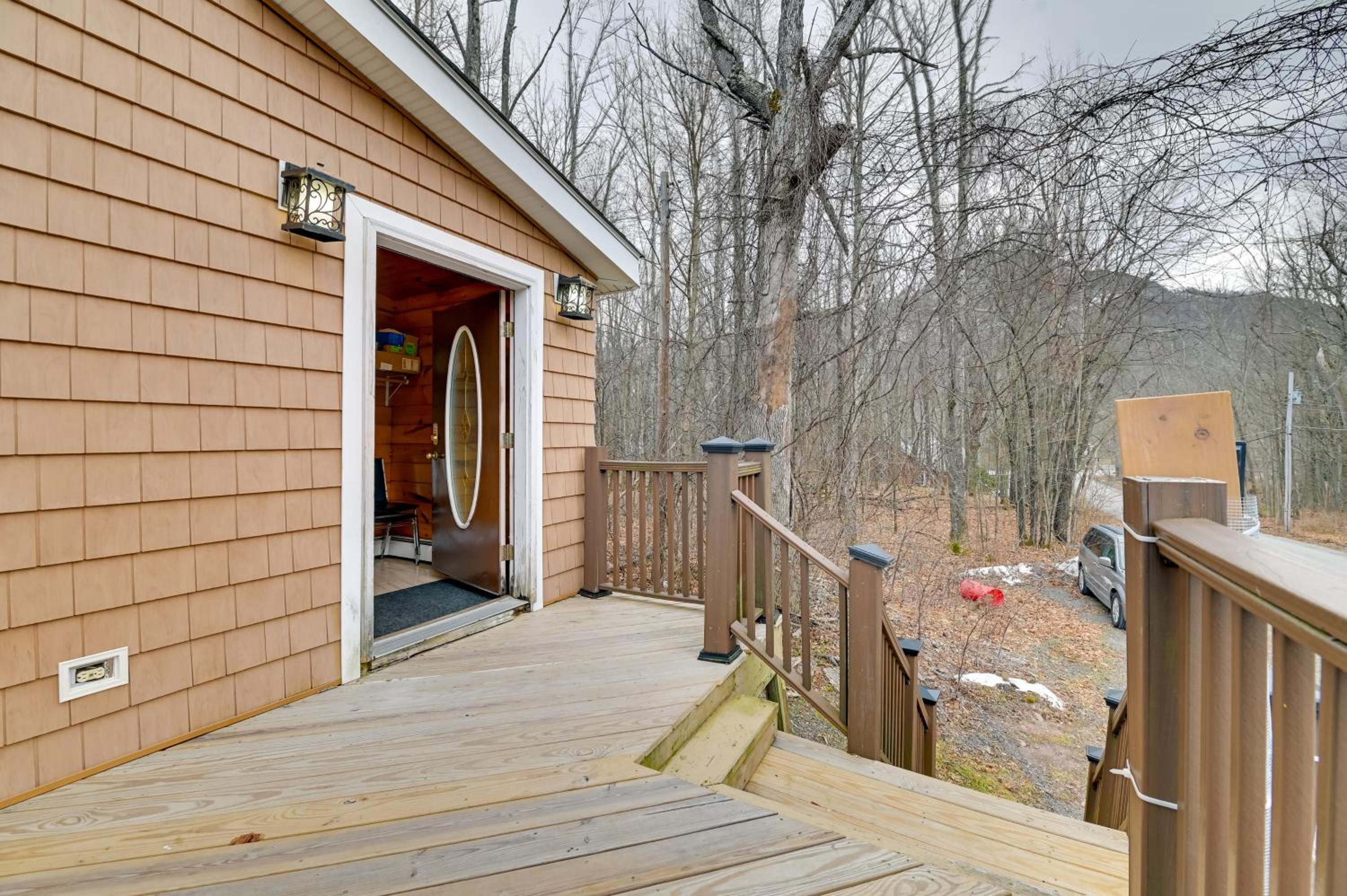 Walk to Hunter Village! Family Ski Retreat with Deck
