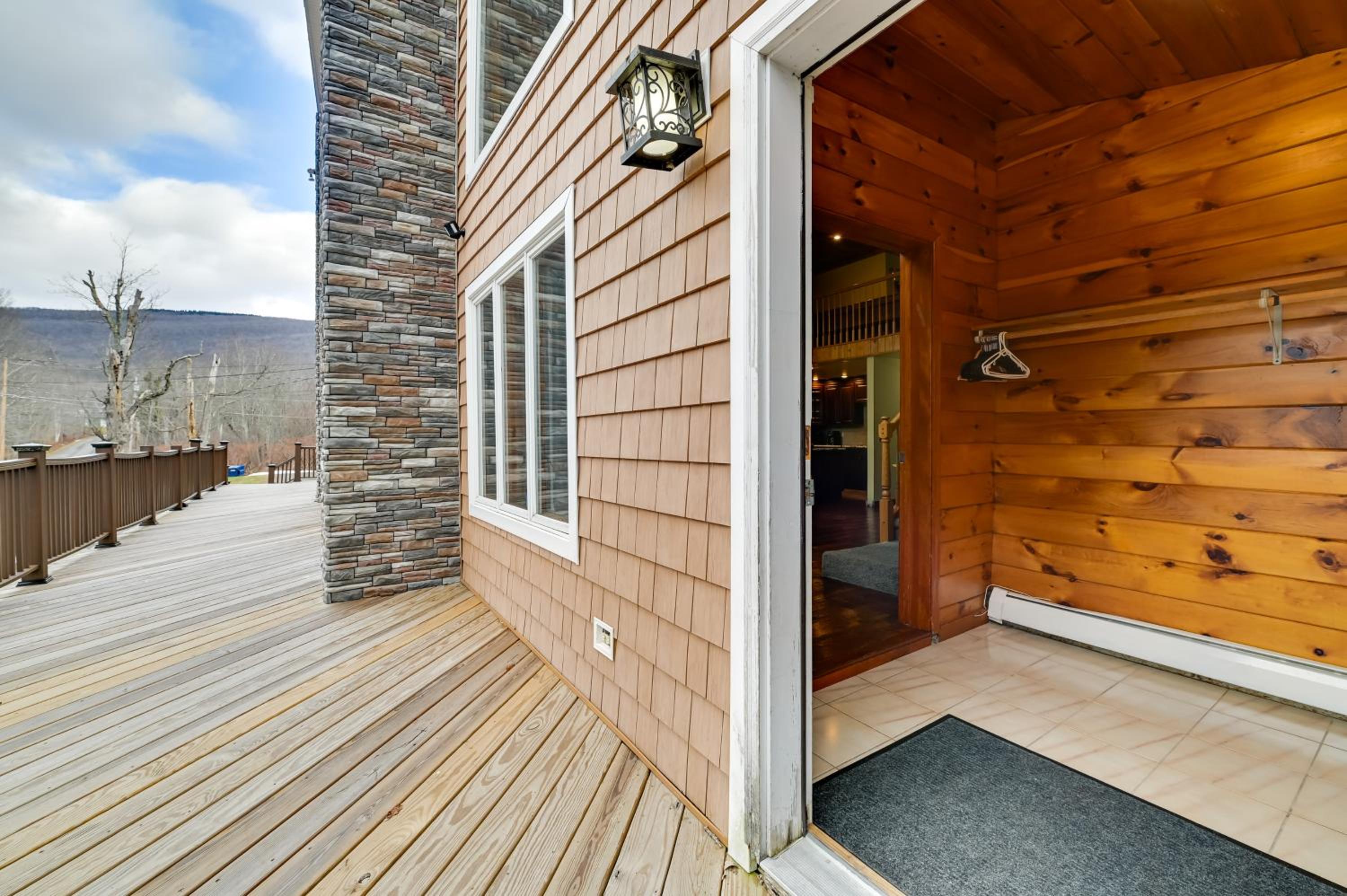 Walk to Hunter Village! Family Ski Retreat with Deck