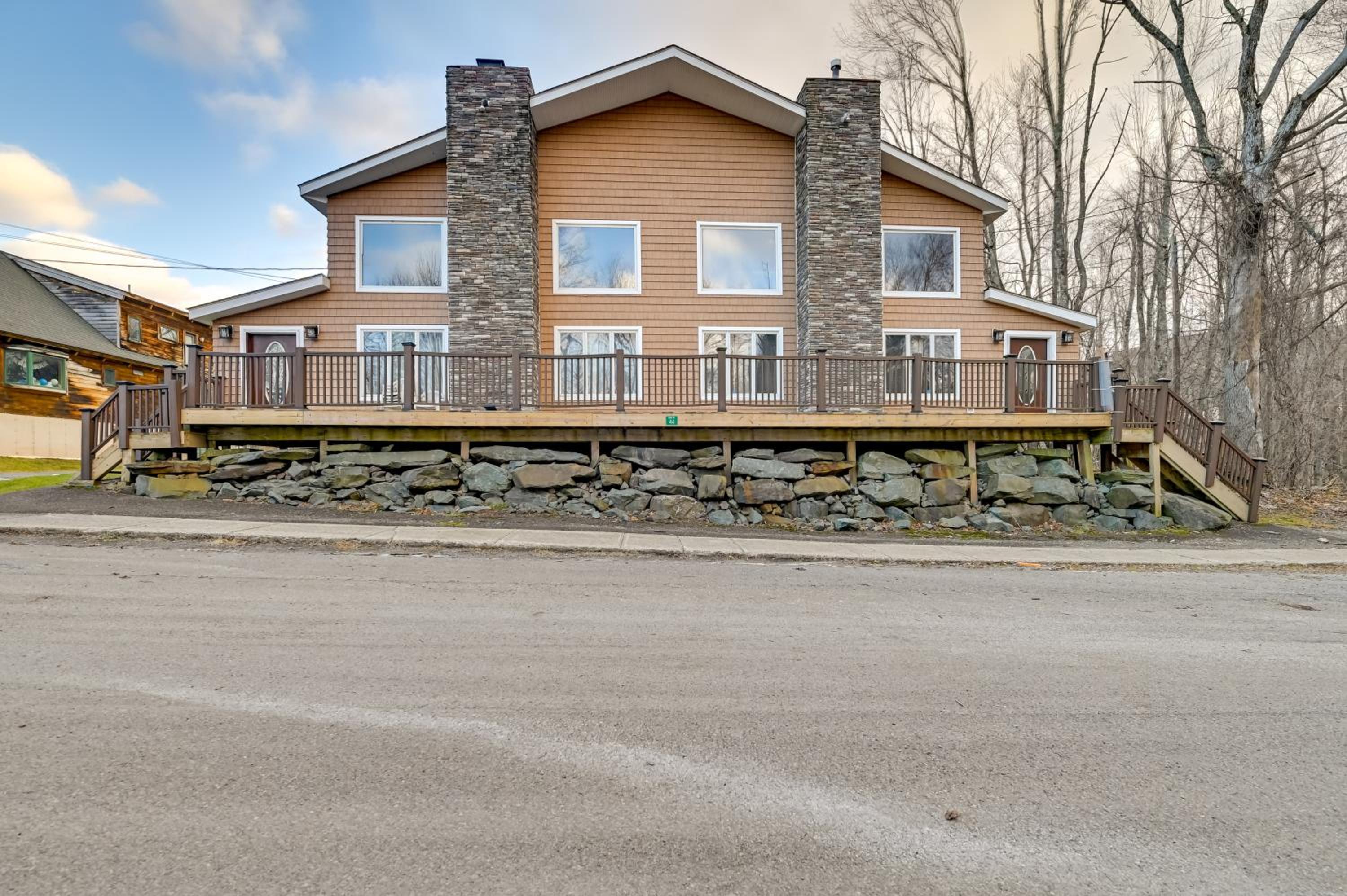 Walk to Hunter Village! Family Ski Retreat with Deck