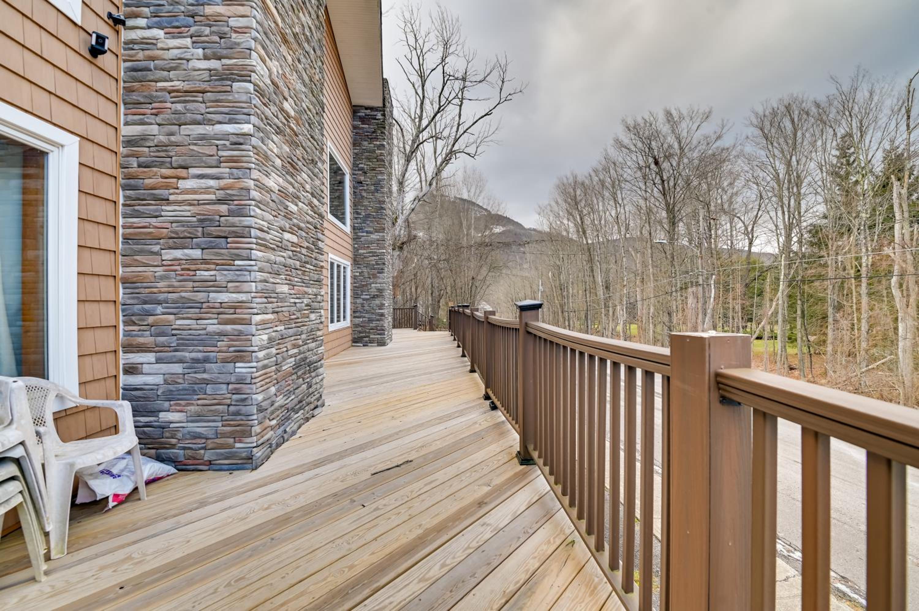 Less Than 1 Mi to Hunter Mtn Skiing Family-Friendly Stay!
