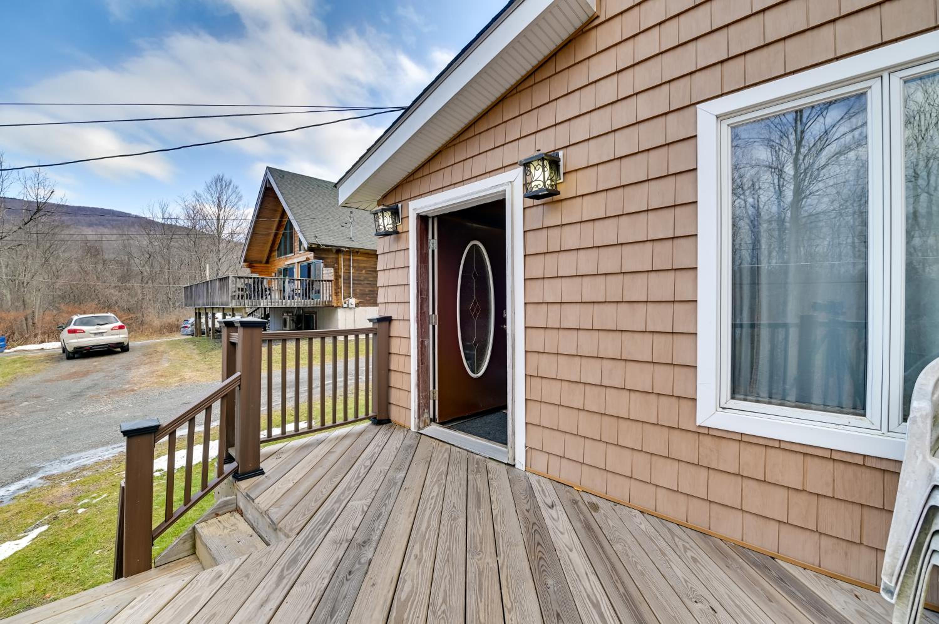 Less Than 1 Mi to Hunter Mtn Skiing Family-Friendly Stay!