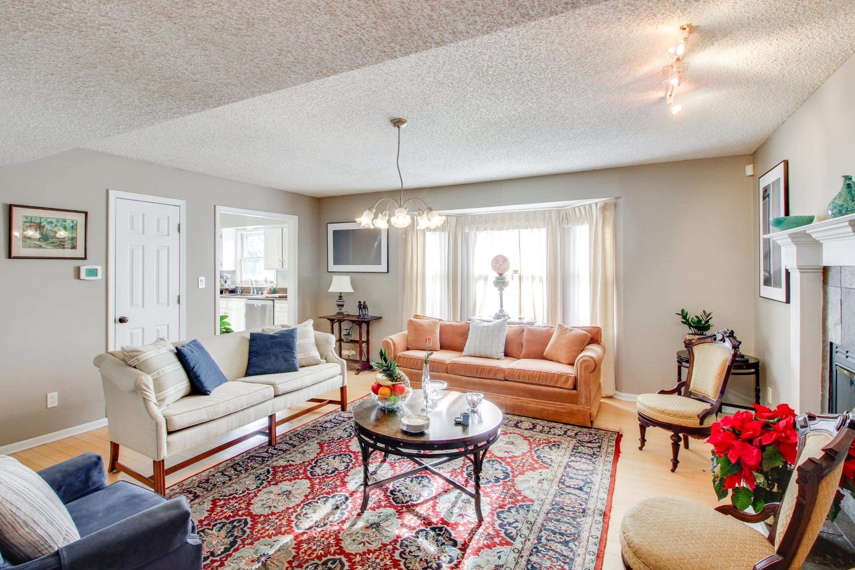 2 Mi to KU Campus Group Getaway with Patio and Garden