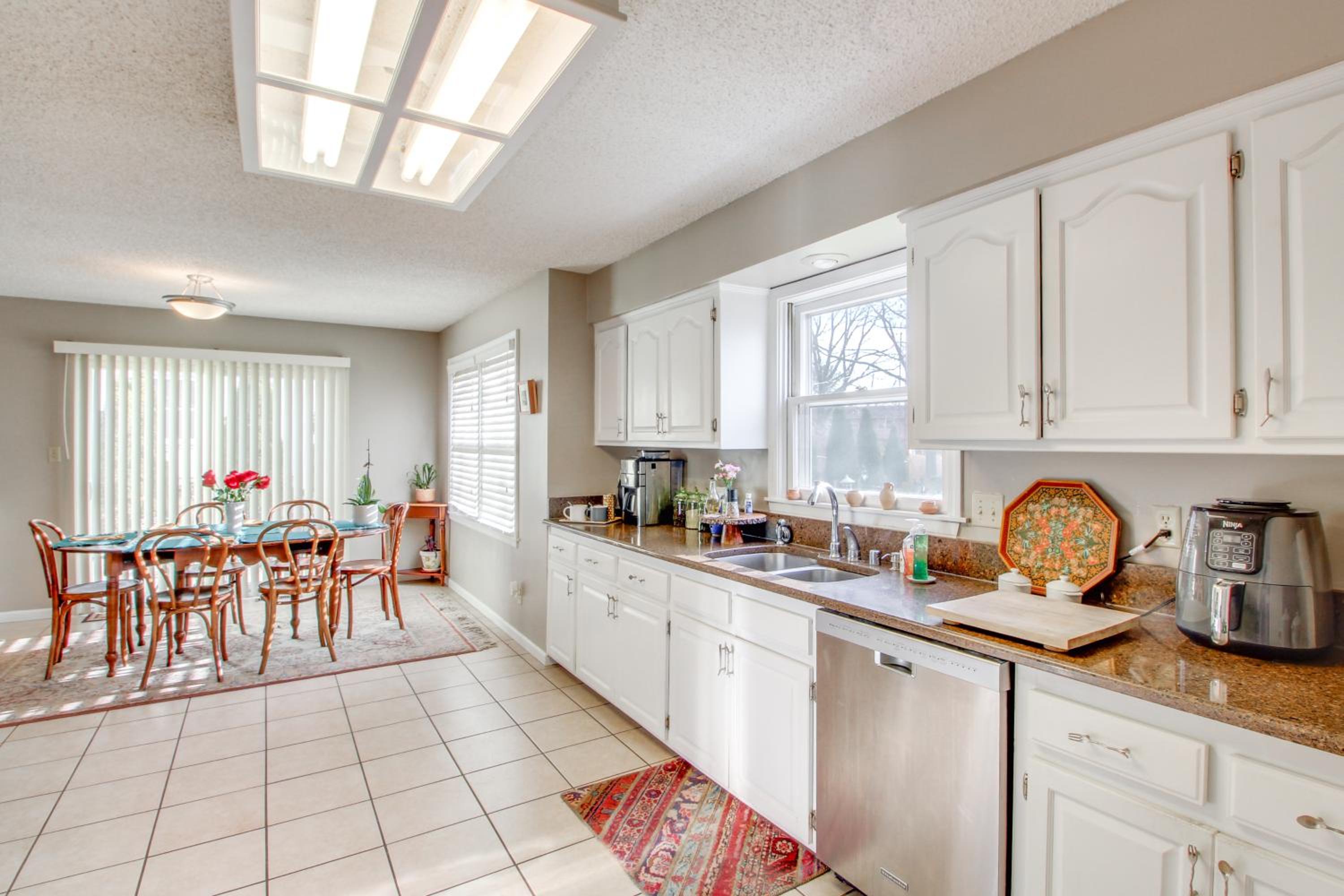 2 Mi to KU Campus Group Getaway with Patio and Garden