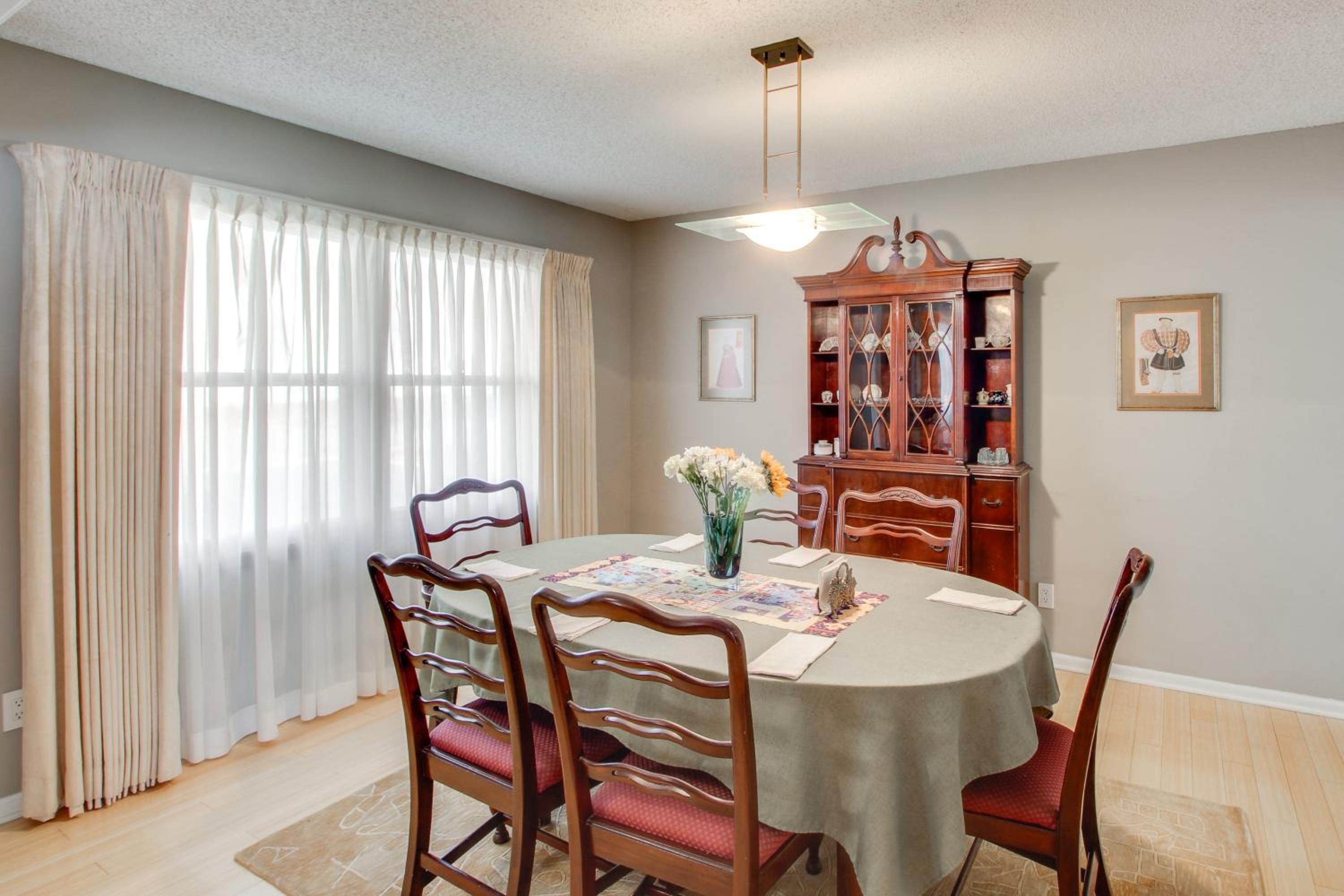 2 Mi to KU Campus Group Getaway with Patio and Garden