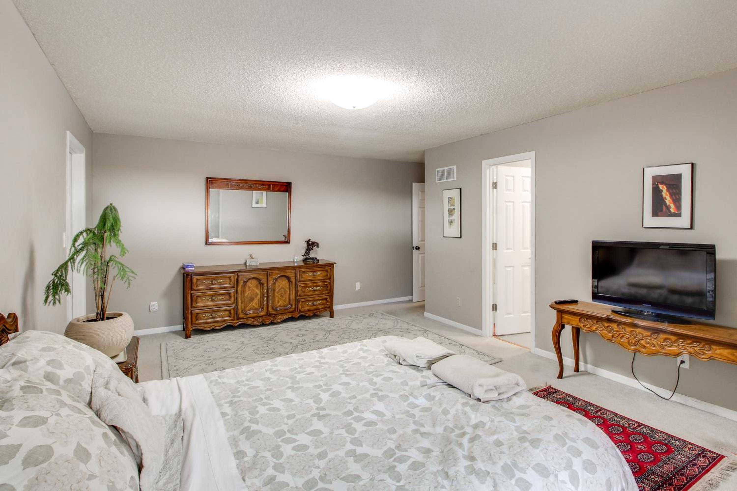 2 Mi to KU Campus Group Getaway with Patio and Garden