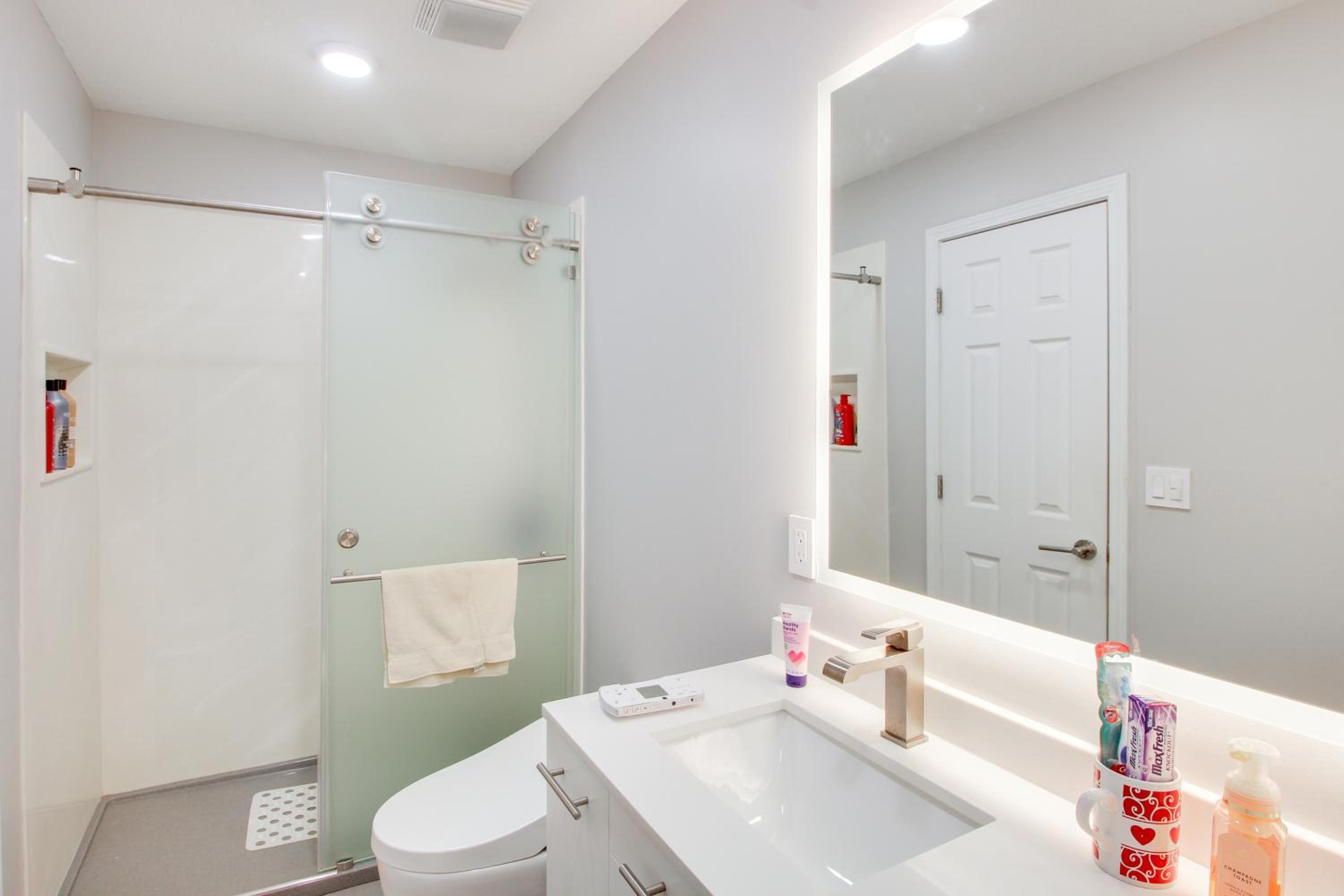 2 Mi to KU Campus Group Getaway with Patio and Garden