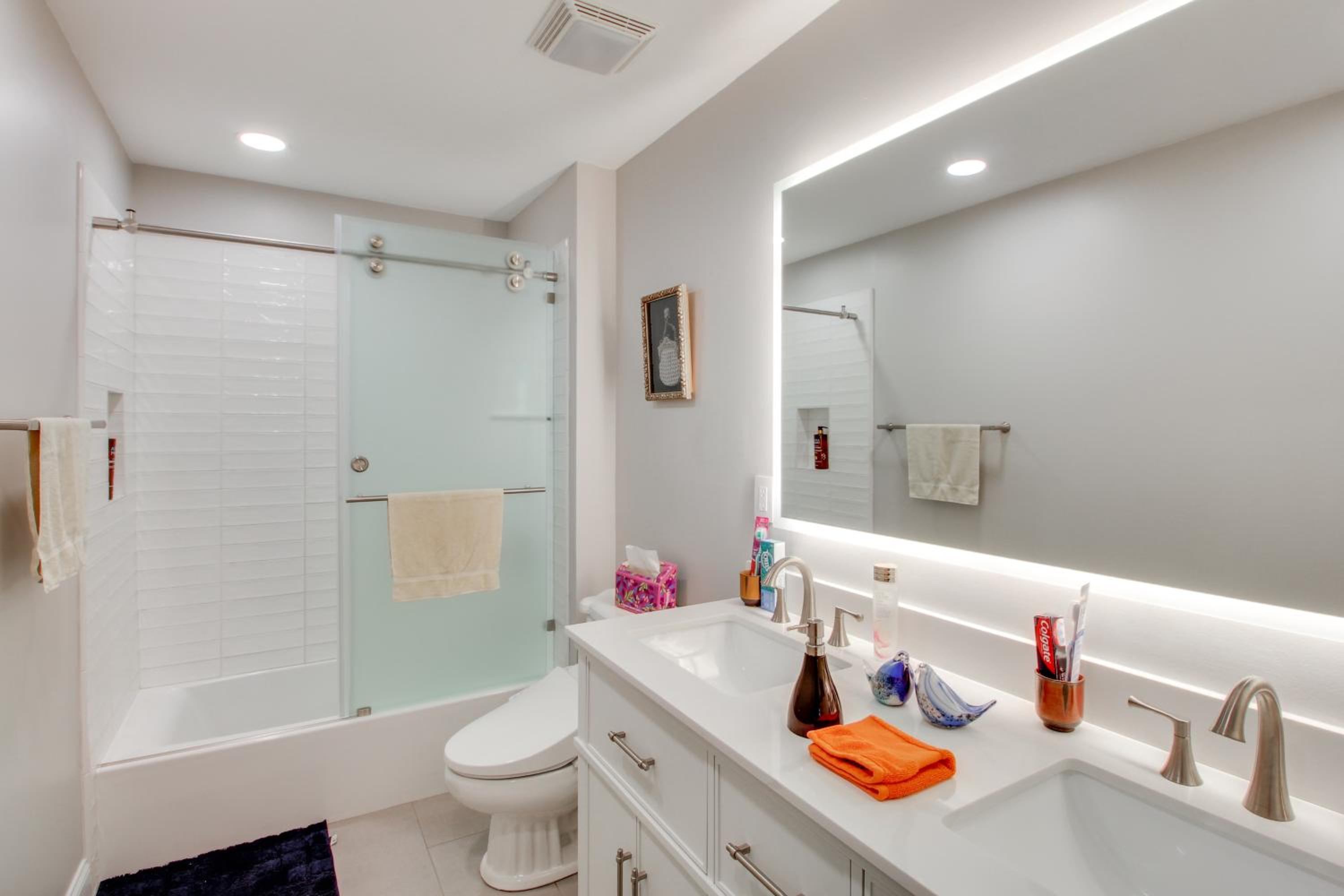 2 Mi to KU Campus Group Getaway with Patio and Garden