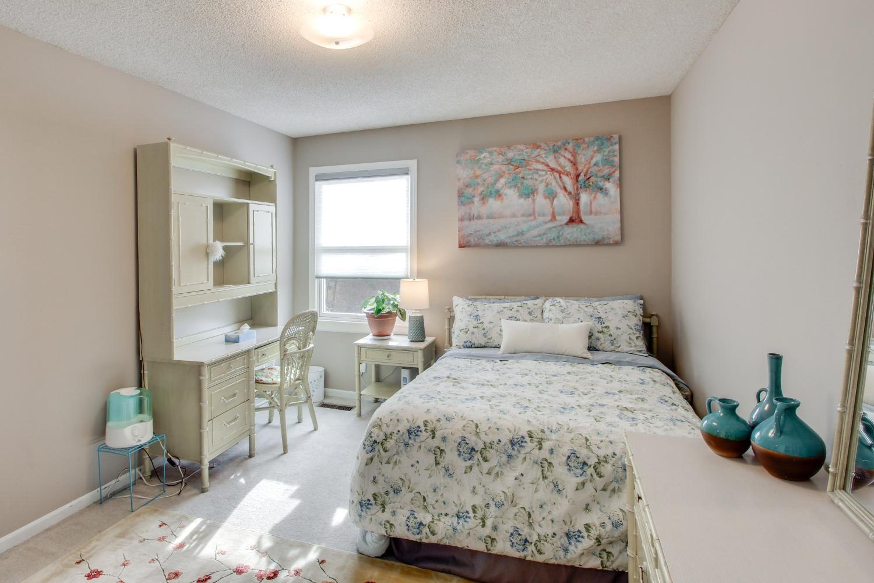 2 Mi to KU Campus Group Getaway with Patio and Garden