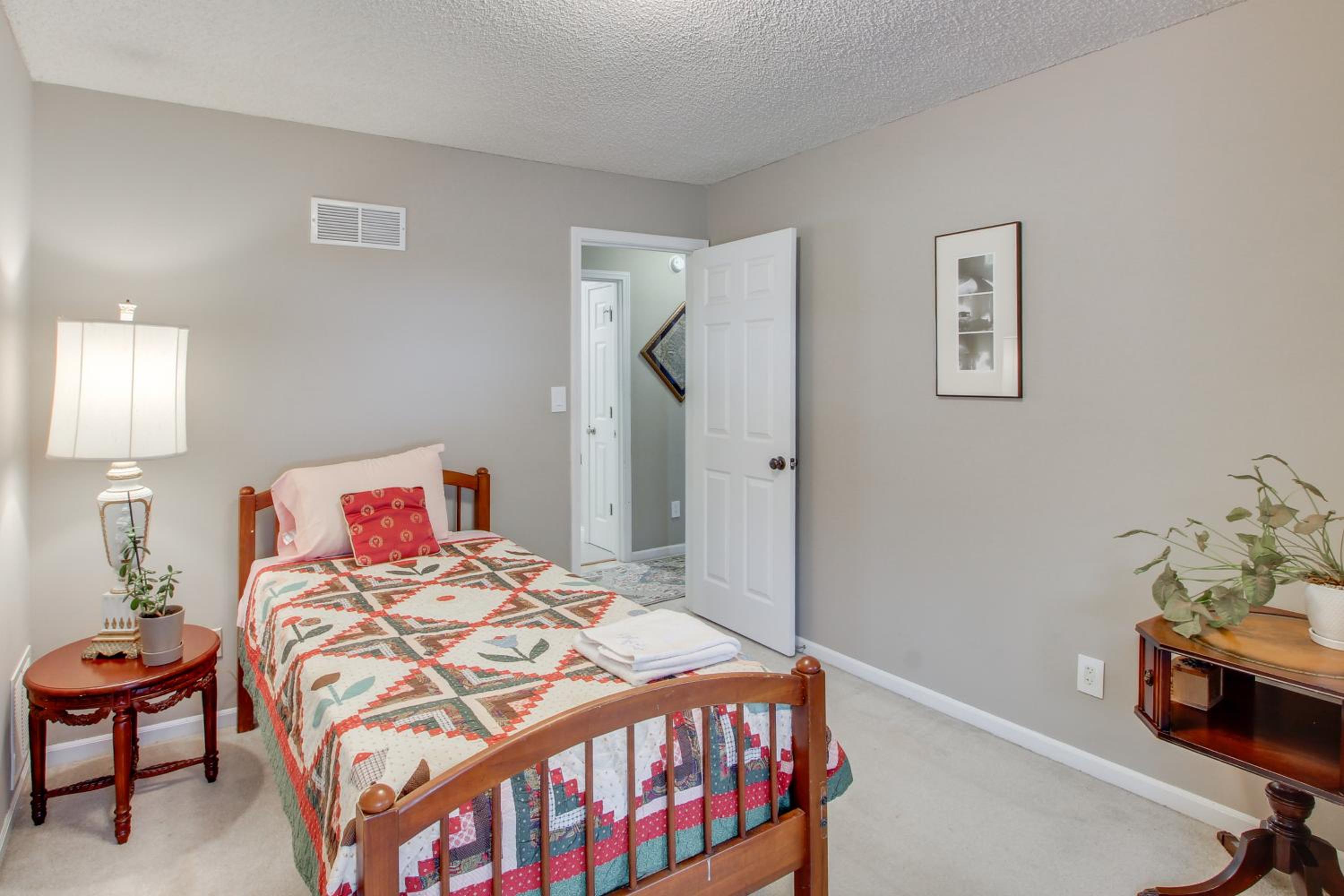 2 Mi to KU Campus Group Getaway with Patio and Garden