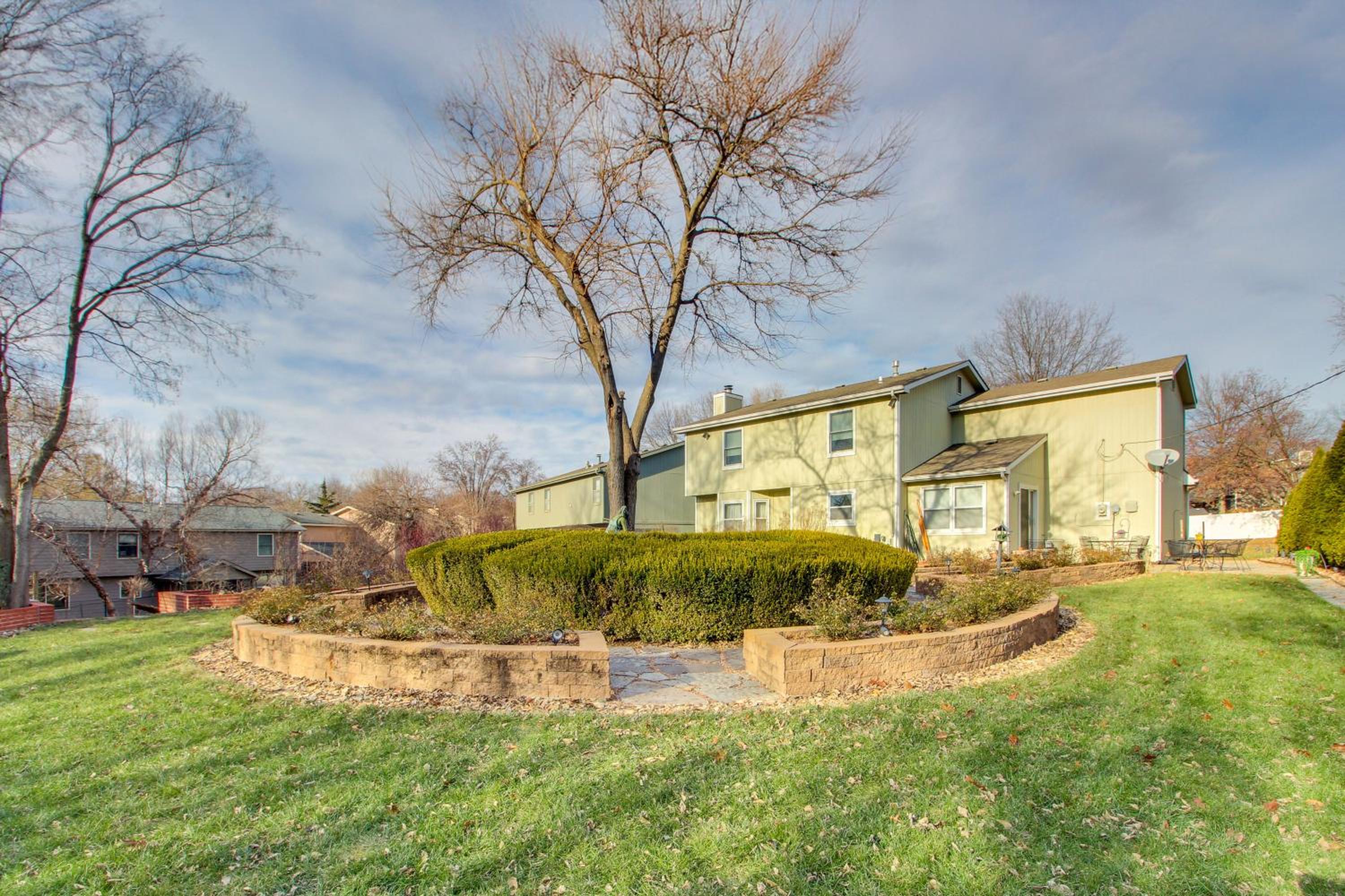 2 Mi to KU Campus Group Getaway with Patio and Garden