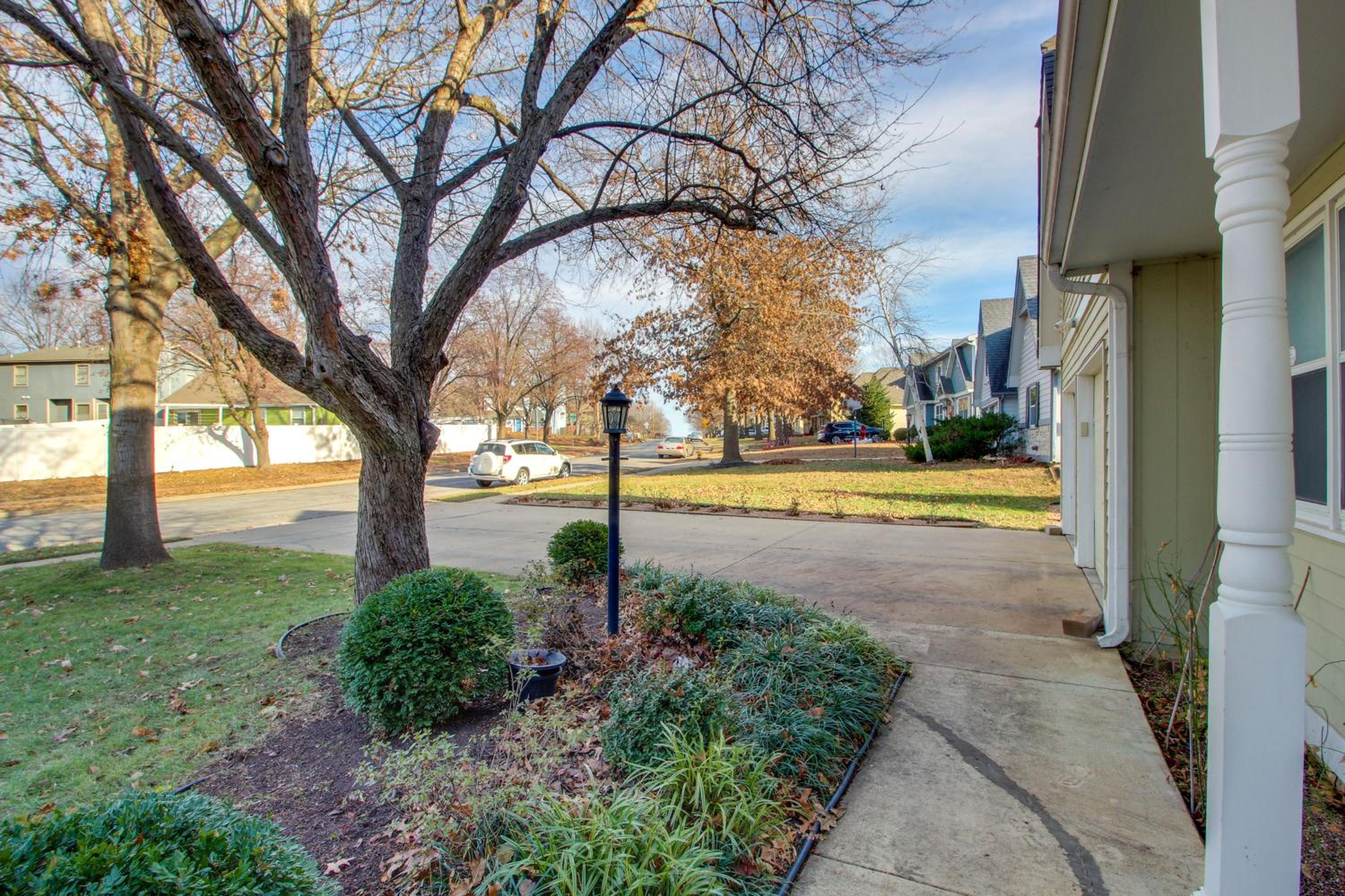 2 Mi to KU Campus Group Getaway with Patio and Garden