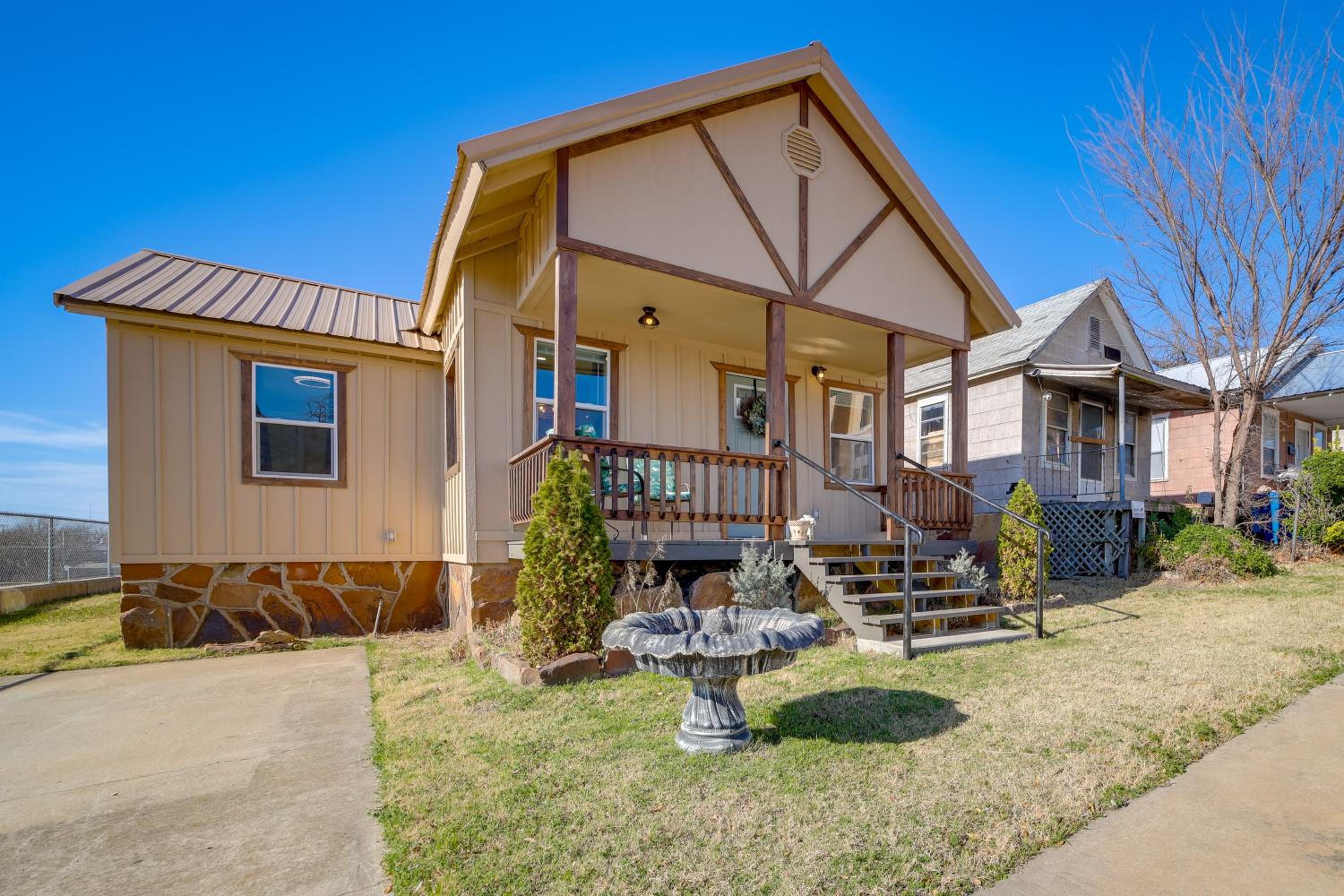 Dtwn McAlester Home Near Wedding Chapel and Casino