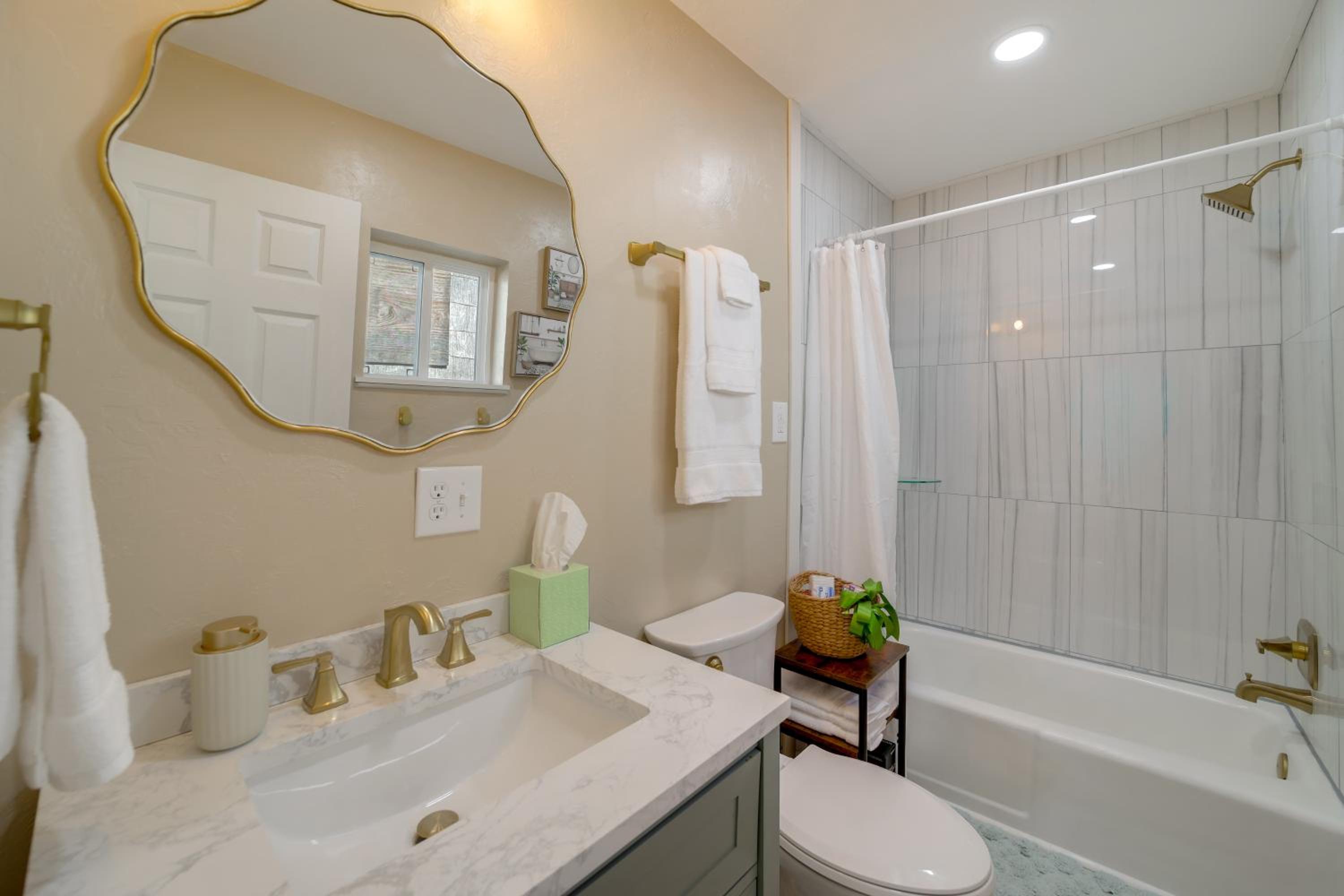 Dtwn McAlester Home Near Wedding Chapel and Casino