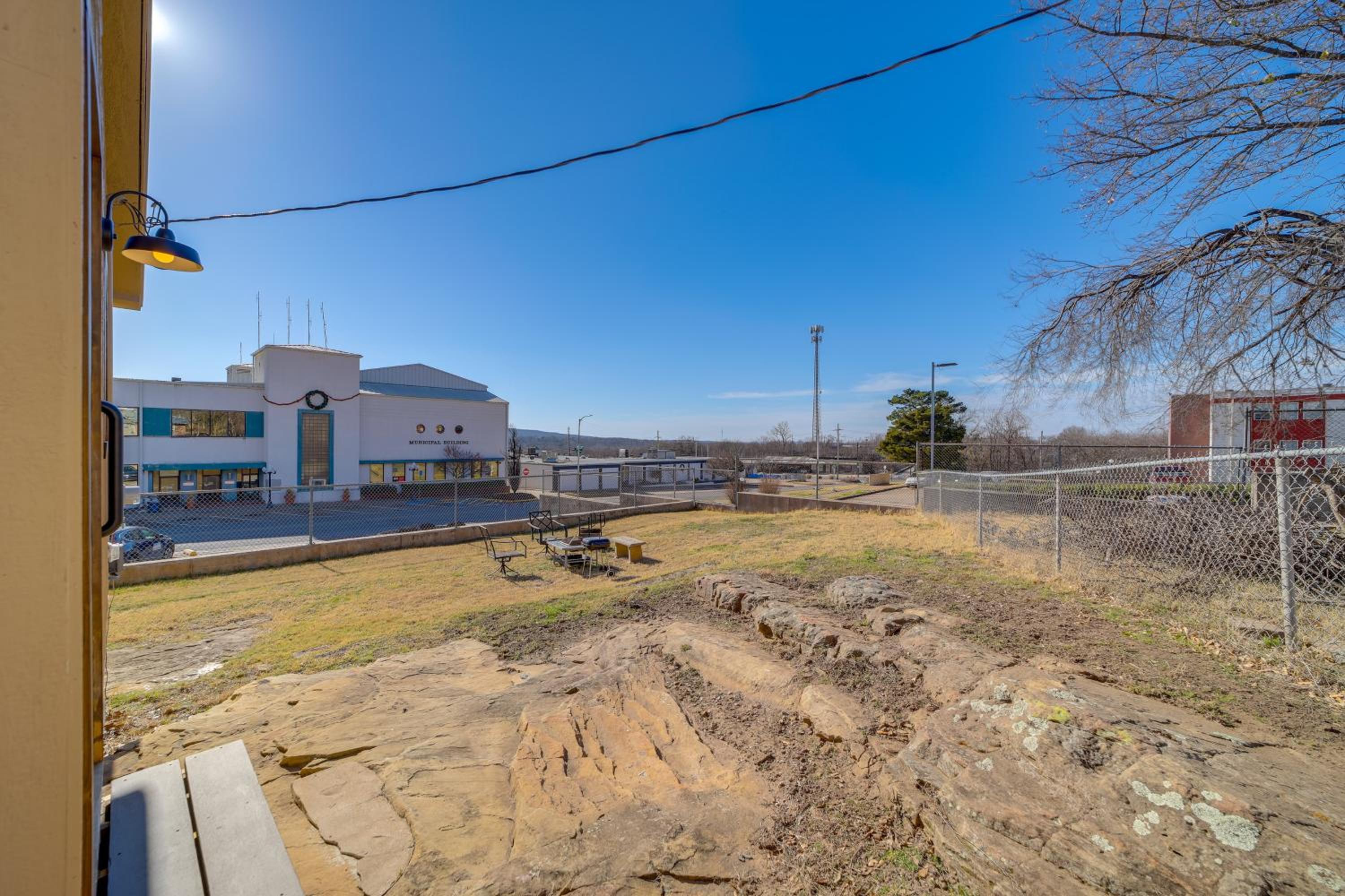 Dtwn McAlester Home Near Wedding Chapel and Casino