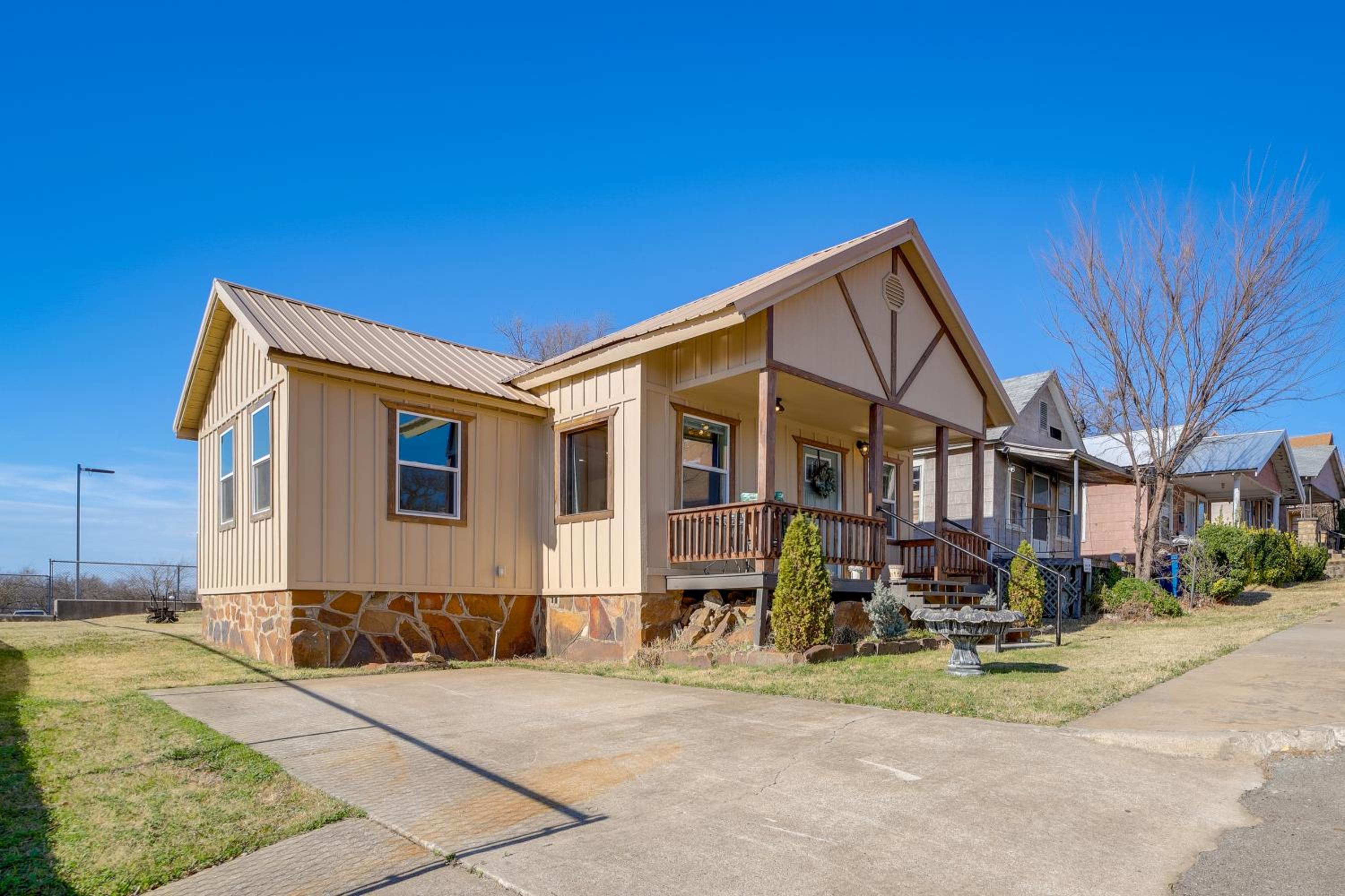 Dtwn McAlester Home Near Wedding Chapel and Casino