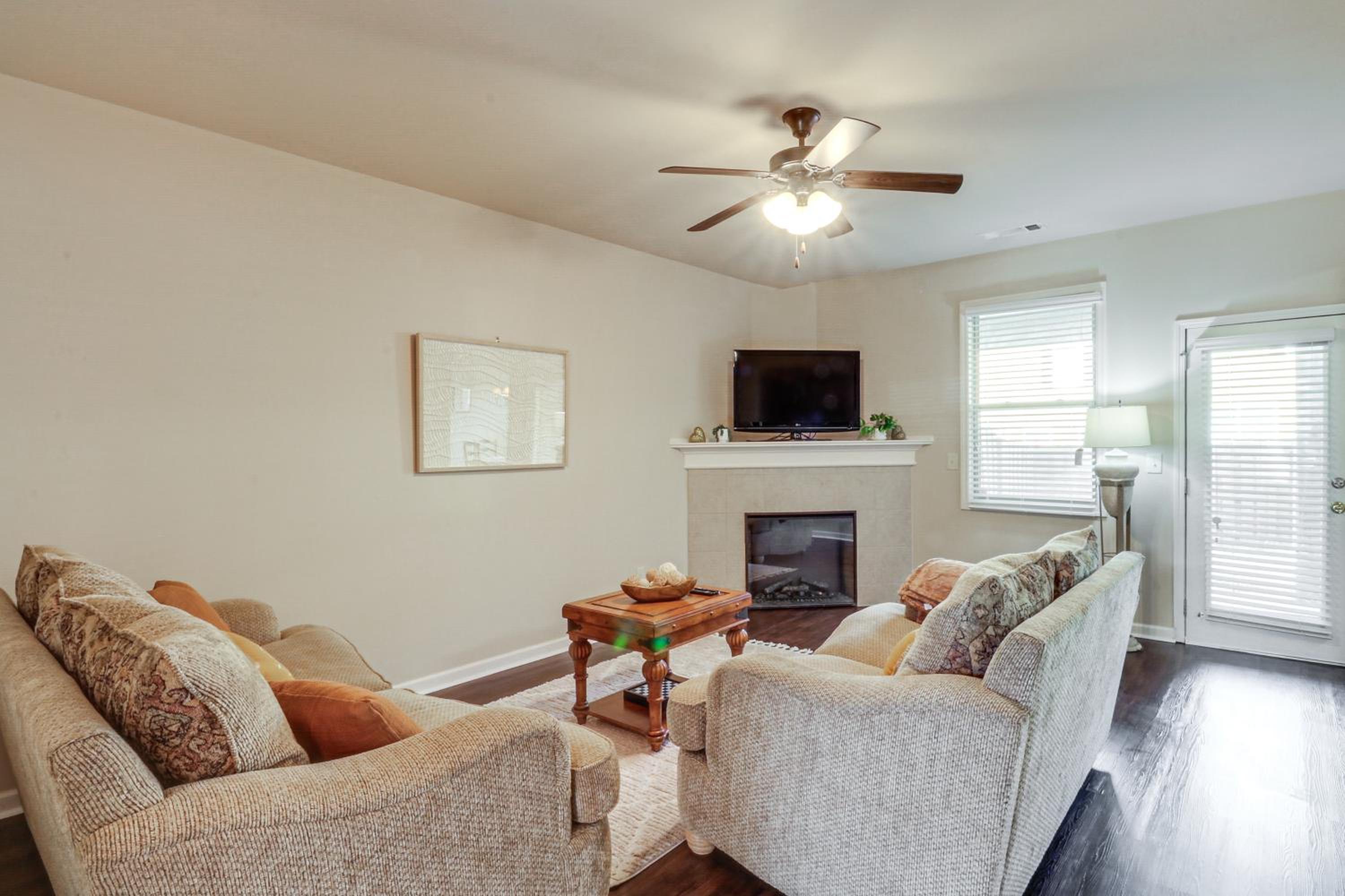 Walk to Park Peaceful Atlanta Townhome with Deck