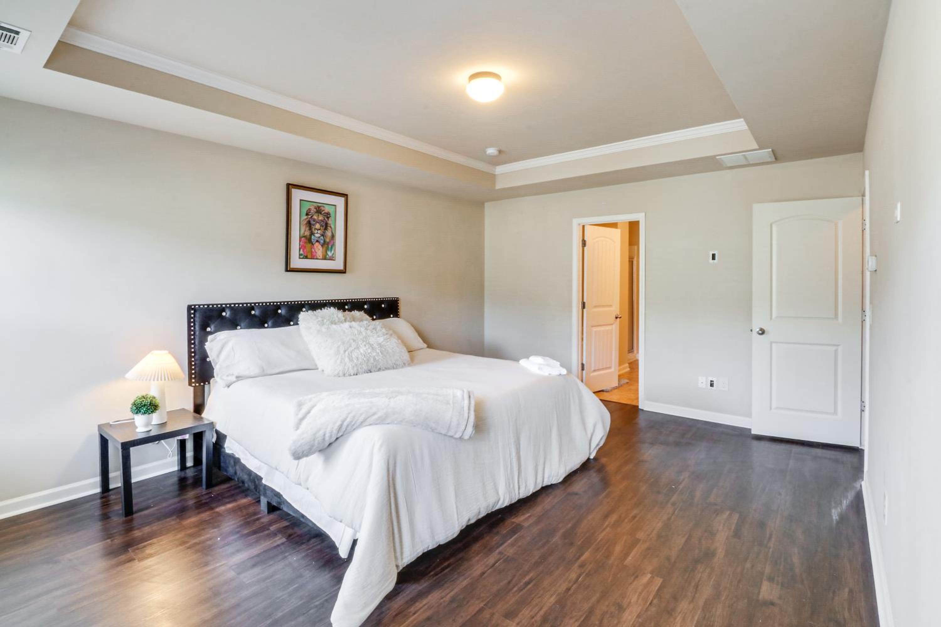 Walk to Park Peaceful Atlanta Townhome with Deck